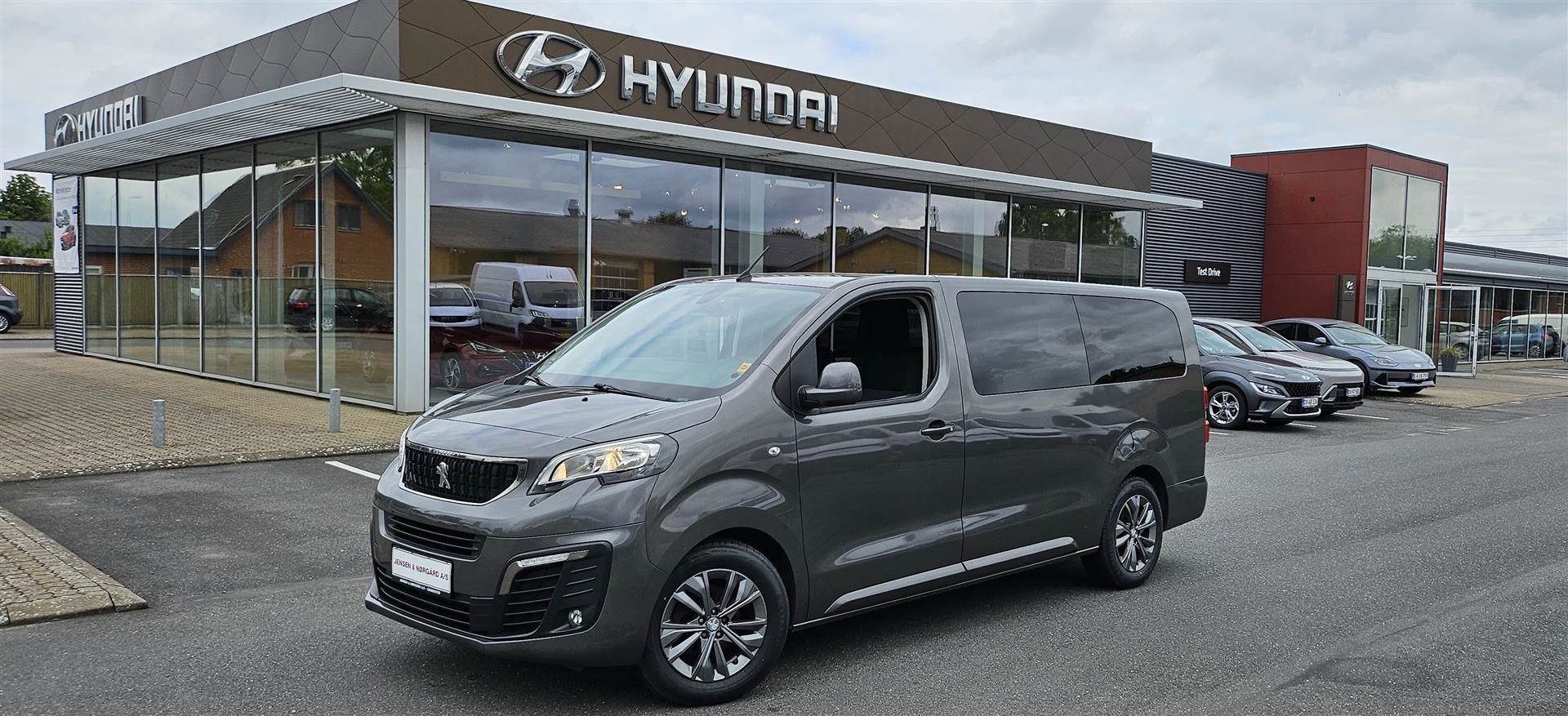 Billede af Peugeot Expert Traveller L2 1,6 BlueHDi Business 115HK 6g