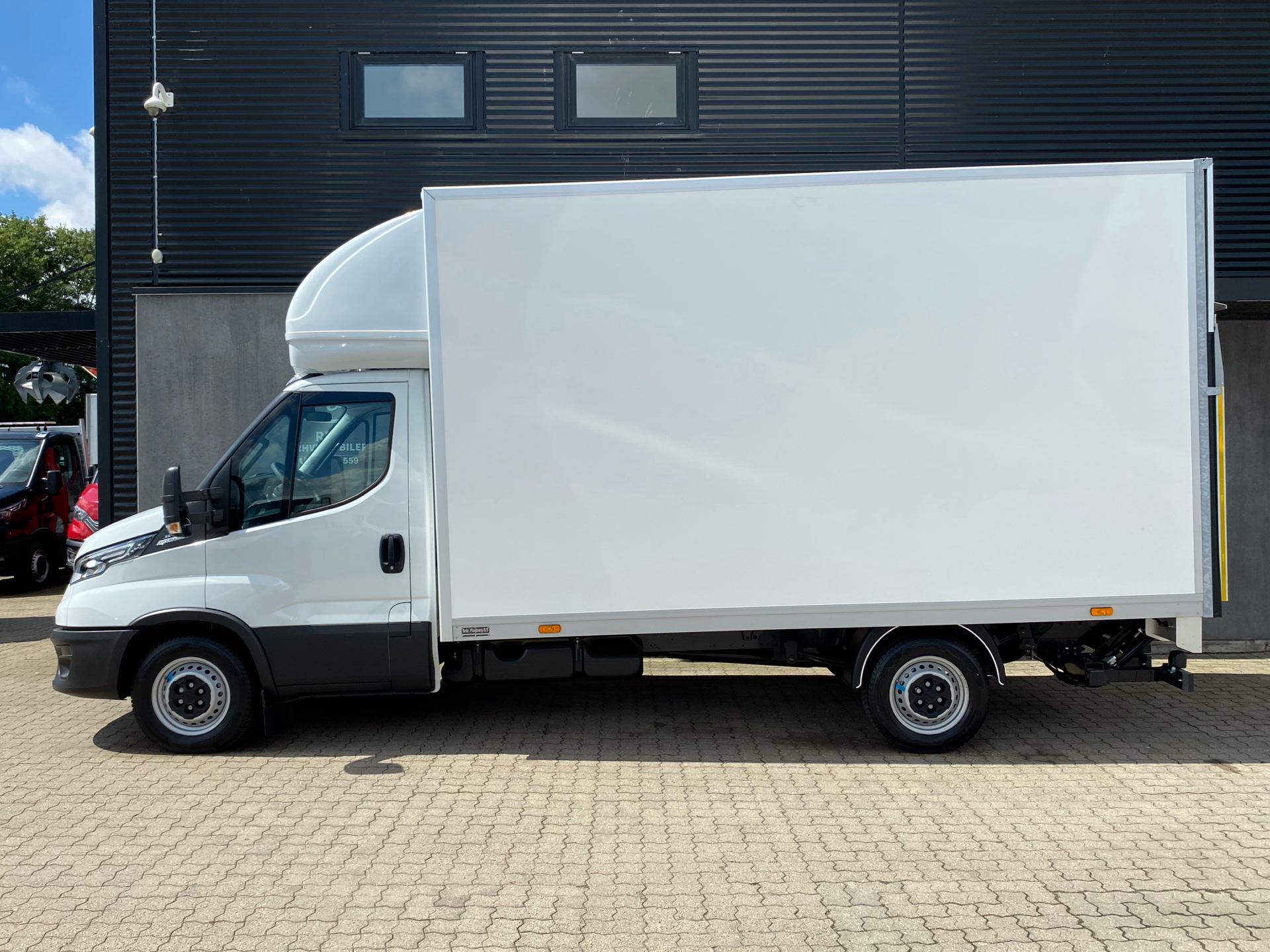 Billede af Iveco Daily 35S18 4100mm 3,0 D 180HK Ladv./Chas. 8g Aut.