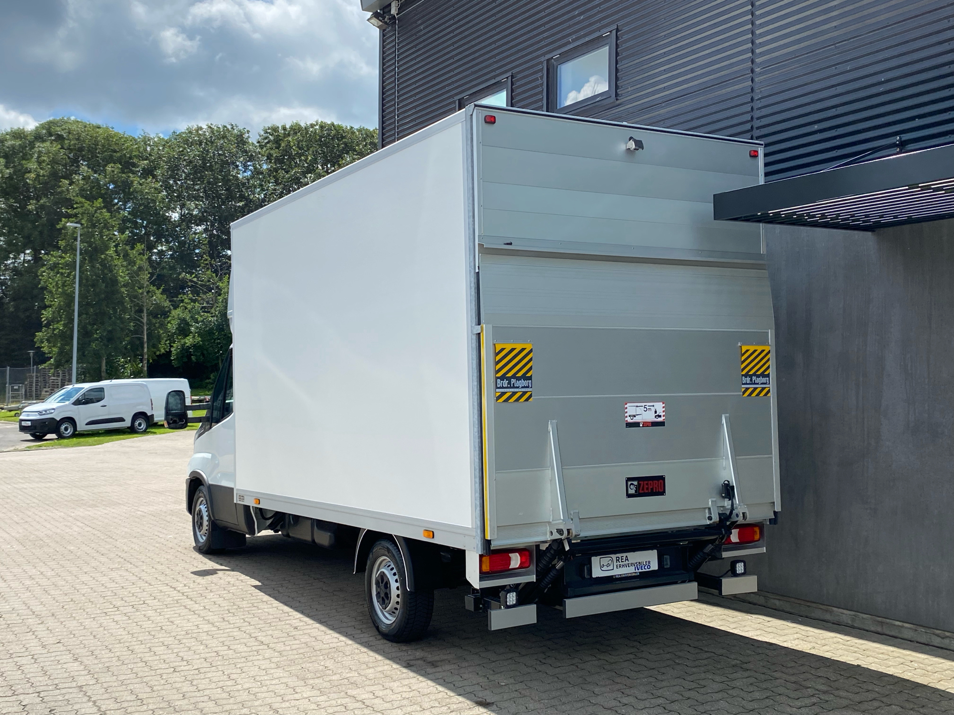 Billede af Iveco Daily 35S18 4100mm 3,0 D 180HK Ladv./Chas. 8g Aut.
