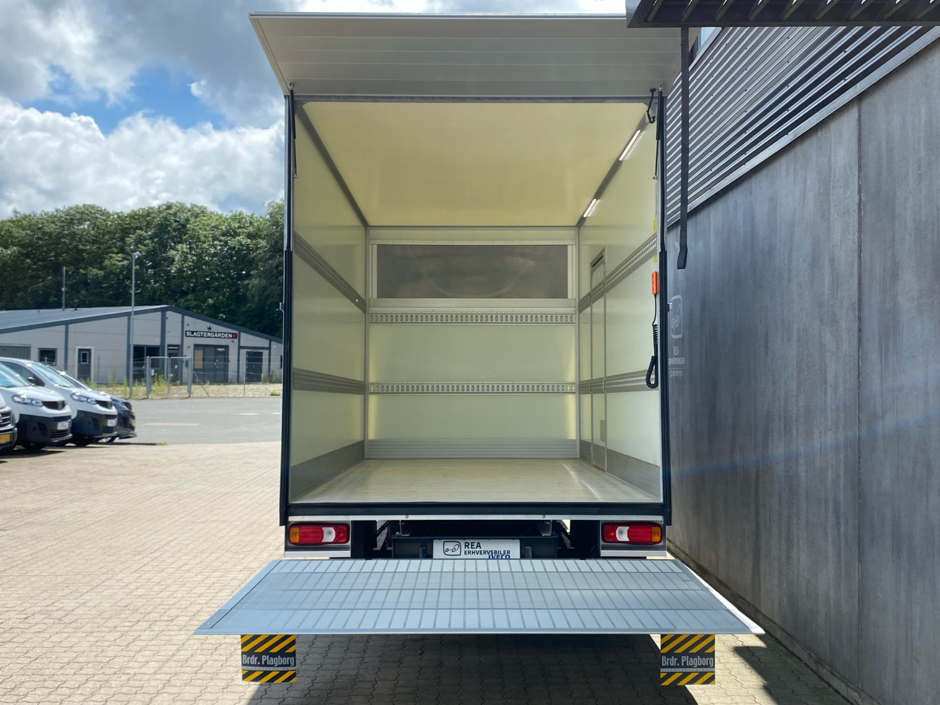 Billede af Iveco Daily 35S18 4100mm 3,0 D 180HK Ladv./Chas. 8g Aut.
