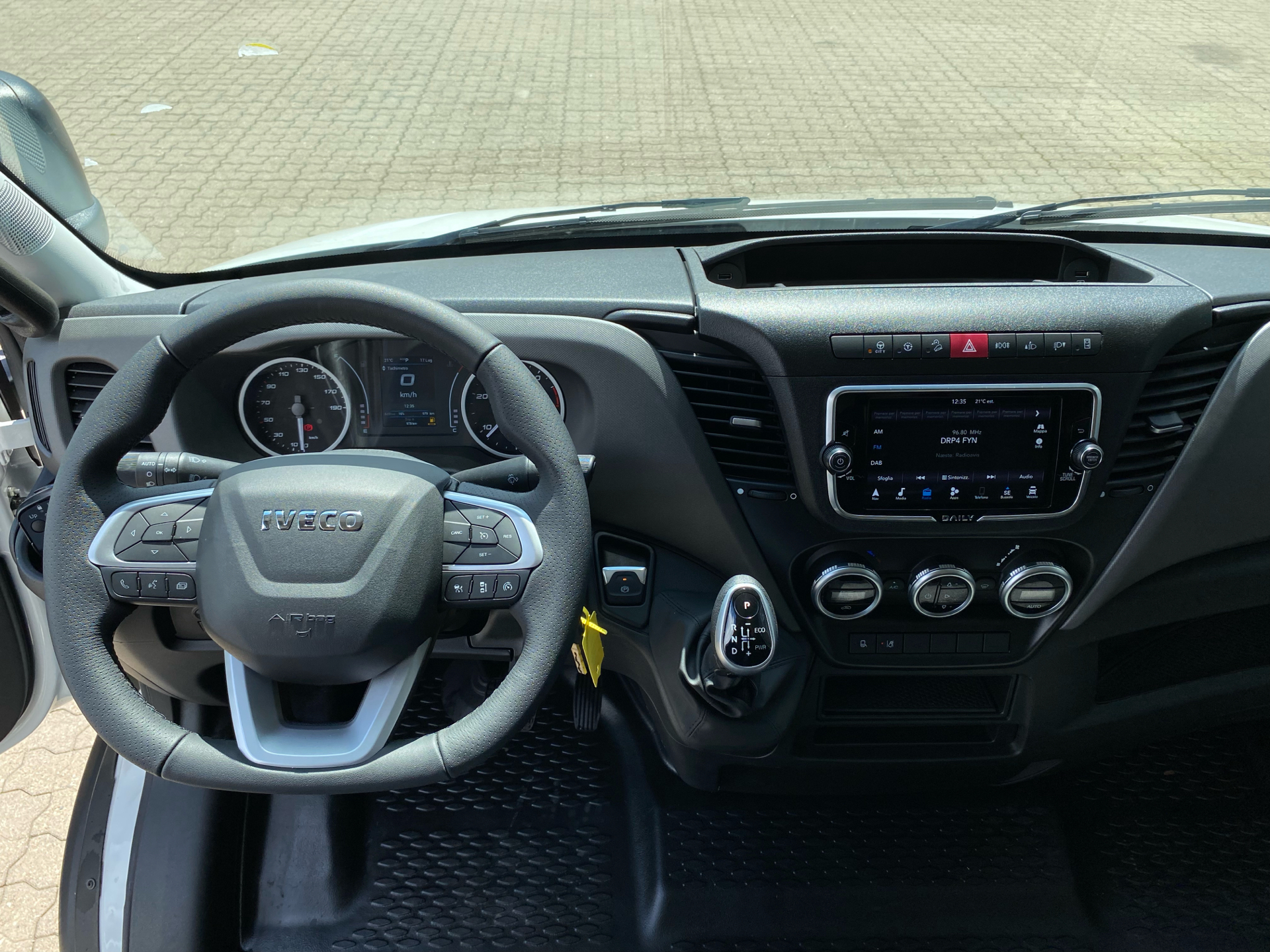 Billede af Iveco Daily 35S18 4100mm 3,0 D 180HK Ladv./Chas. 8g Aut.