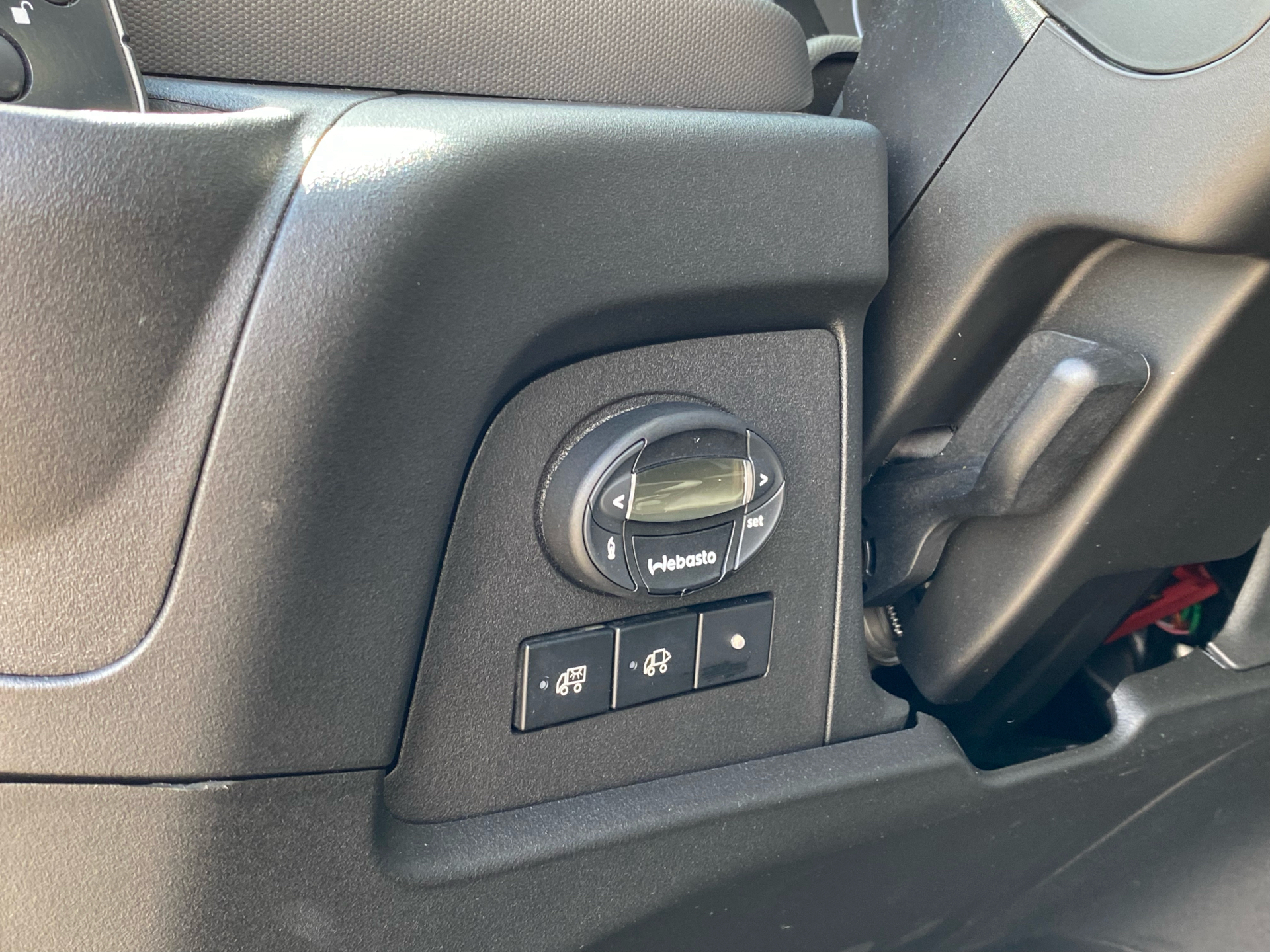 Billede af Iveco Daily 35S18 4100mm 3,0 D 180HK Ladv./Chas. 8g Aut.