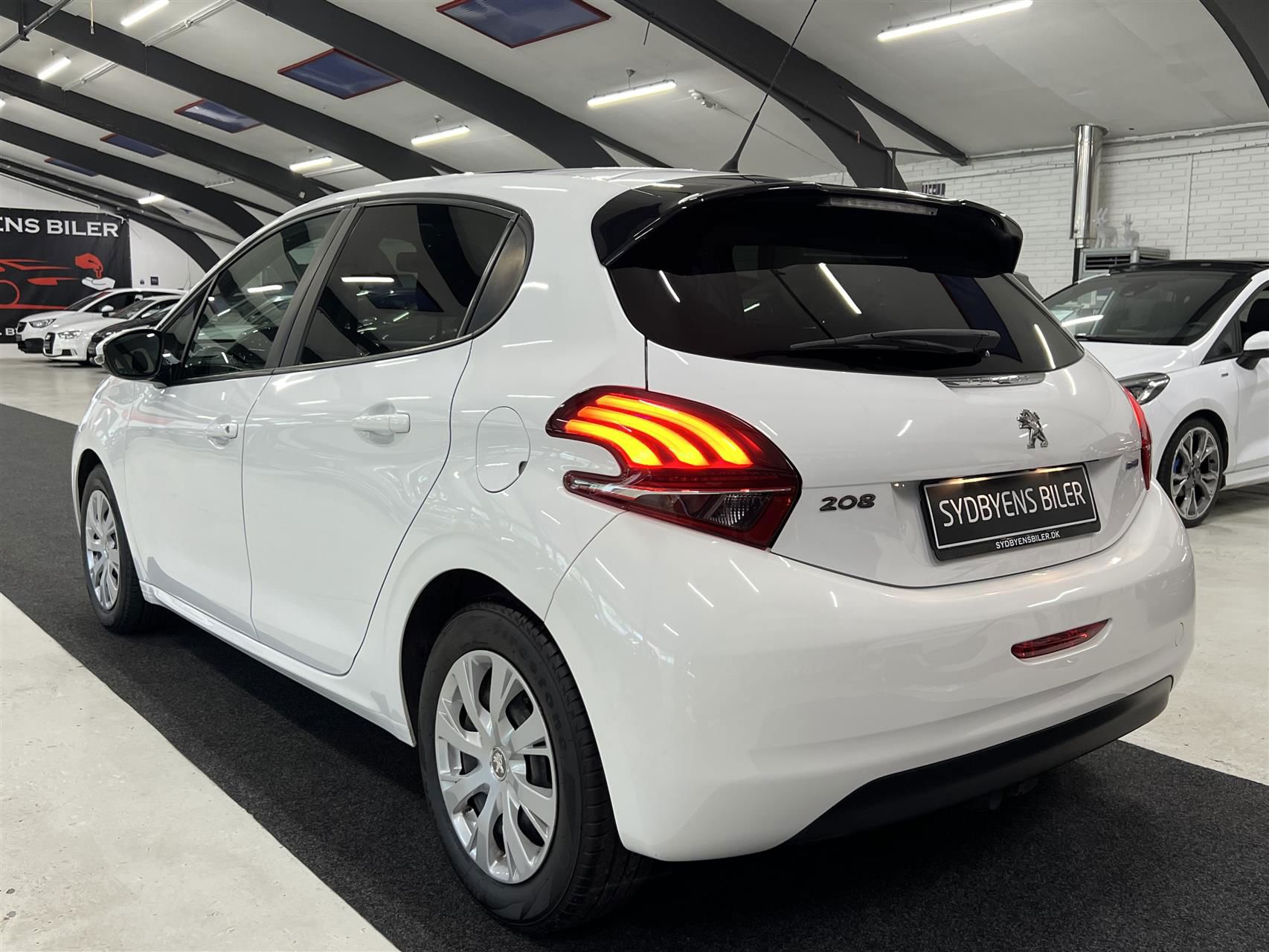 Peugeot 208 2016