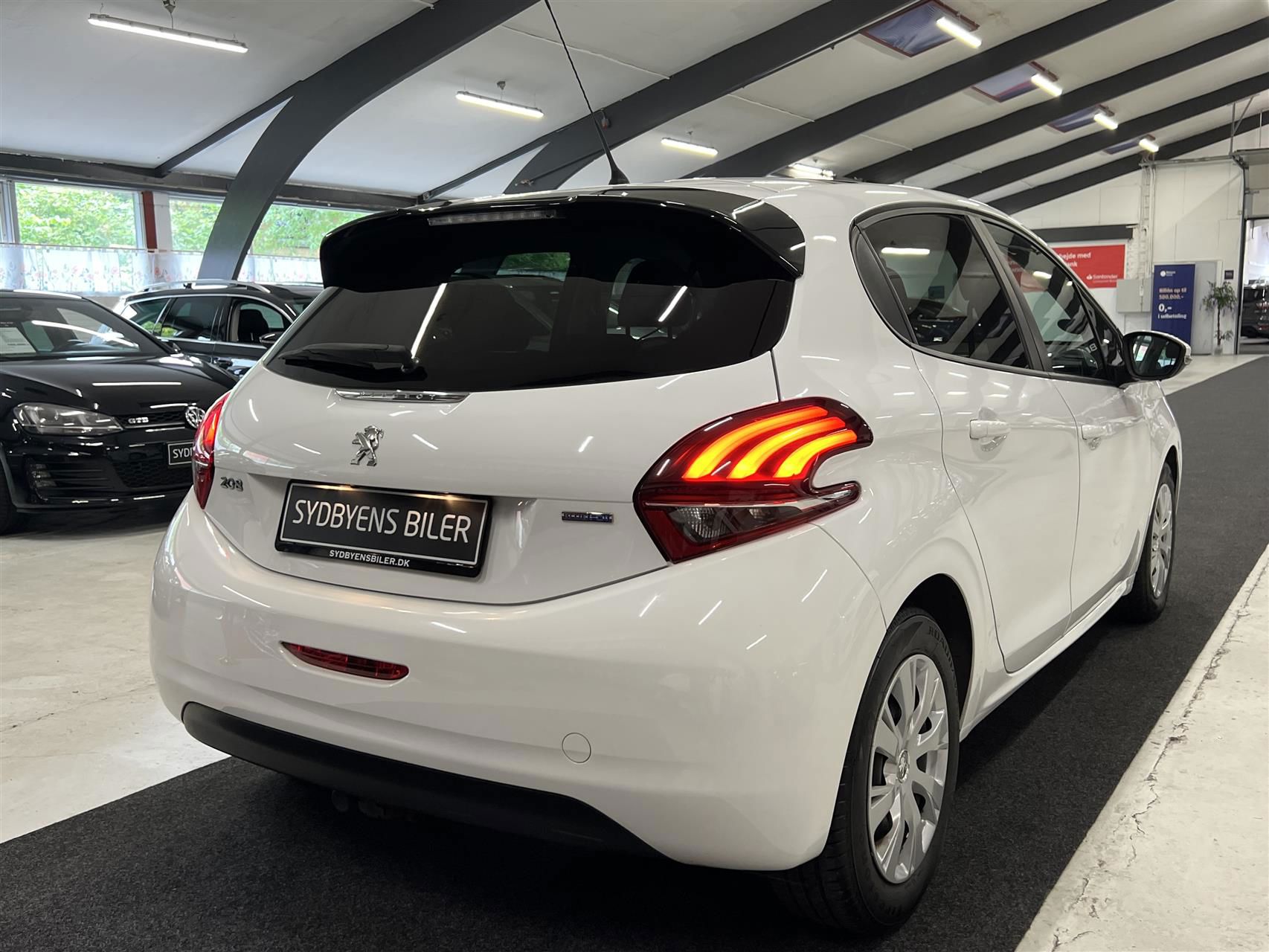 Peugeot 208 2016