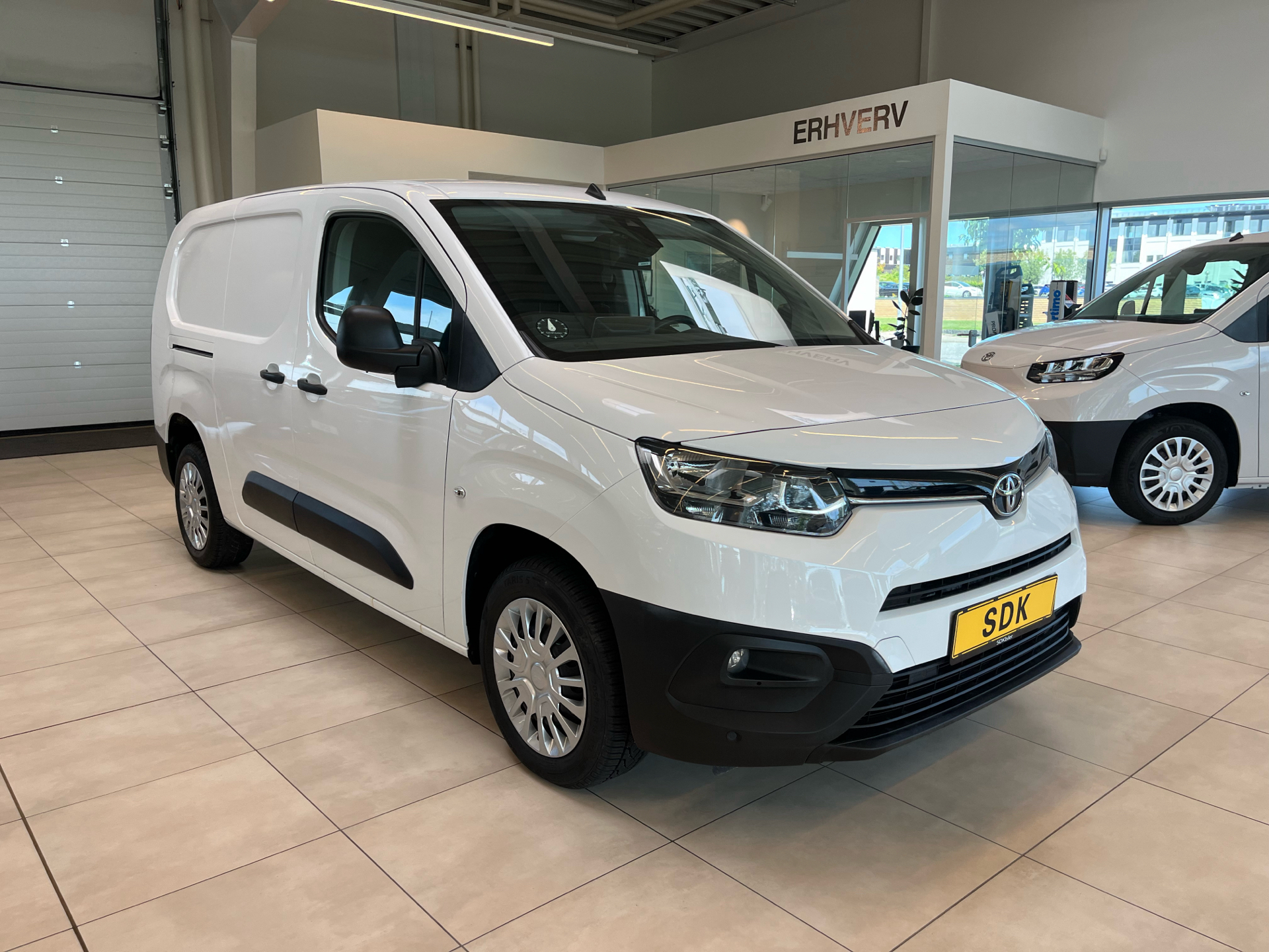 Billede af Toyota Proace City Long 1,5 D Comfort Smart Active Vision Dobbelt Bagdør 102HK Van