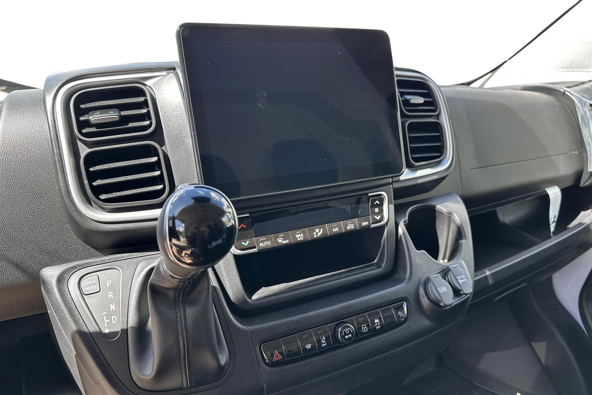 Billede af Citroën Jumper 35 L2H2 ML BlueHDi 140 EAT8 2.2 BHDi 140 L2H2 Aut.