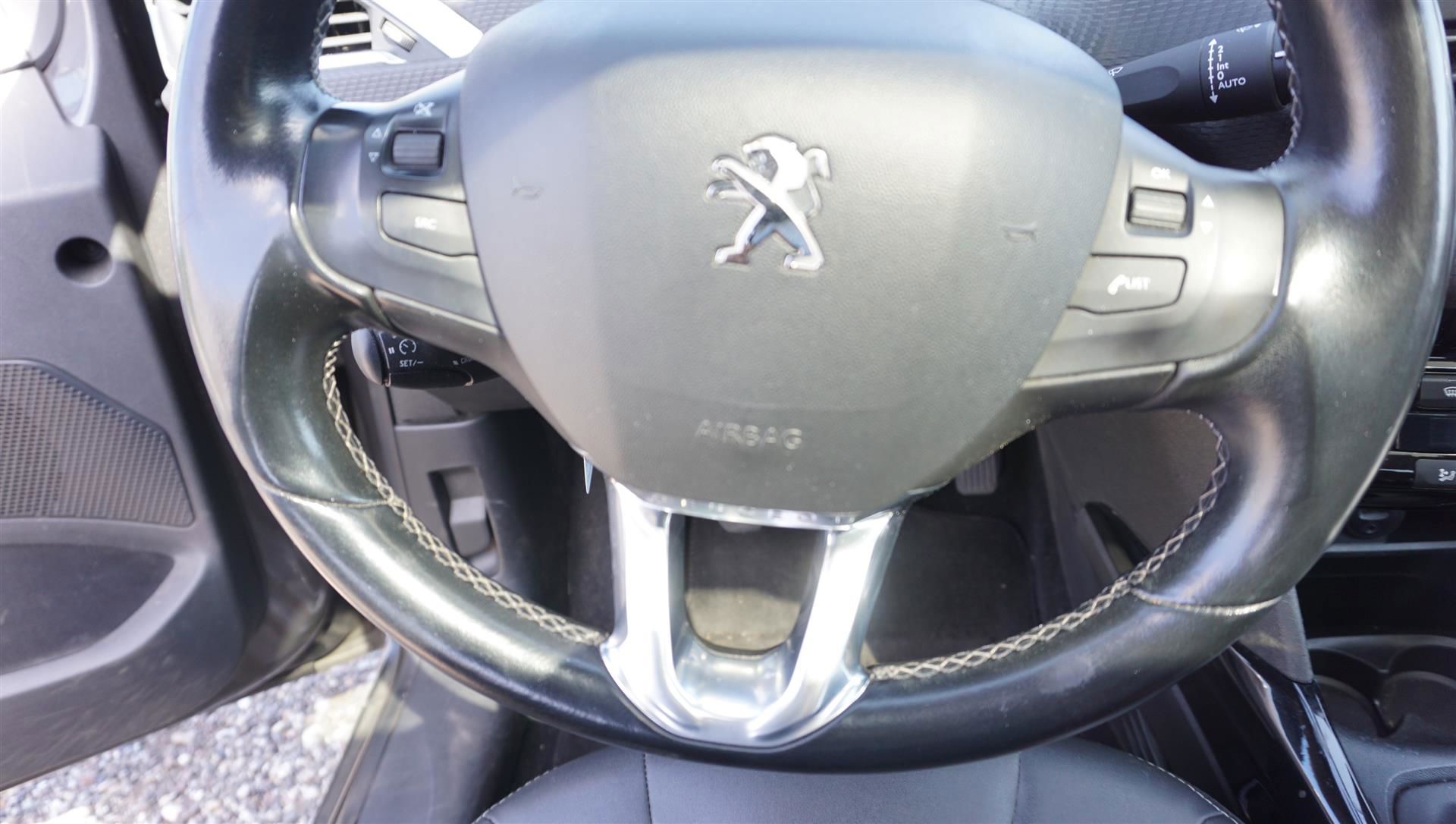 Billede af Peugeot 2008 1,6 BlueHDi Selection Sky 100HK 5d