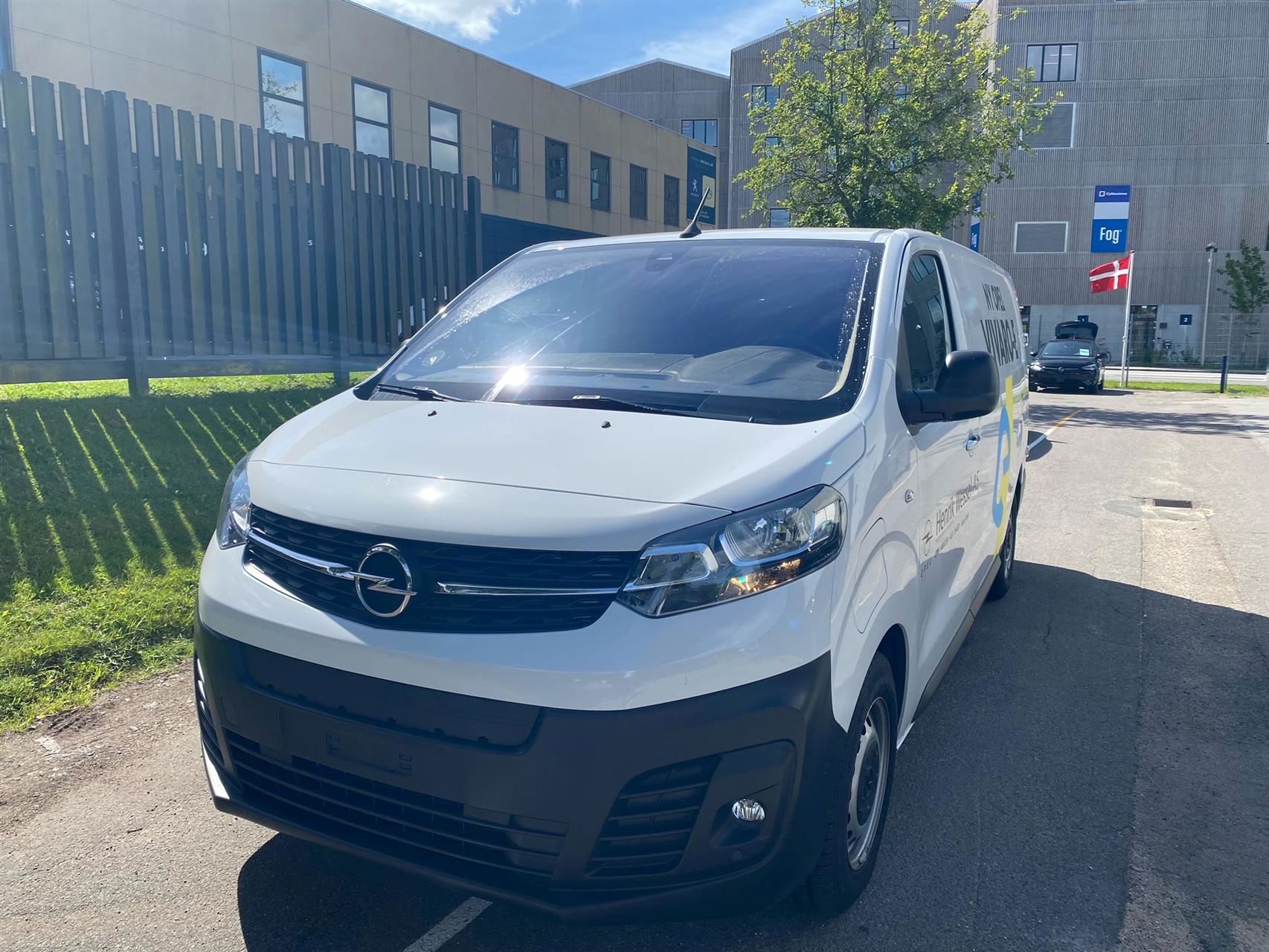 Billede af Opel Vivaro-e L3V1 EL Enjoy+ 136HK Van Trinl. Gear