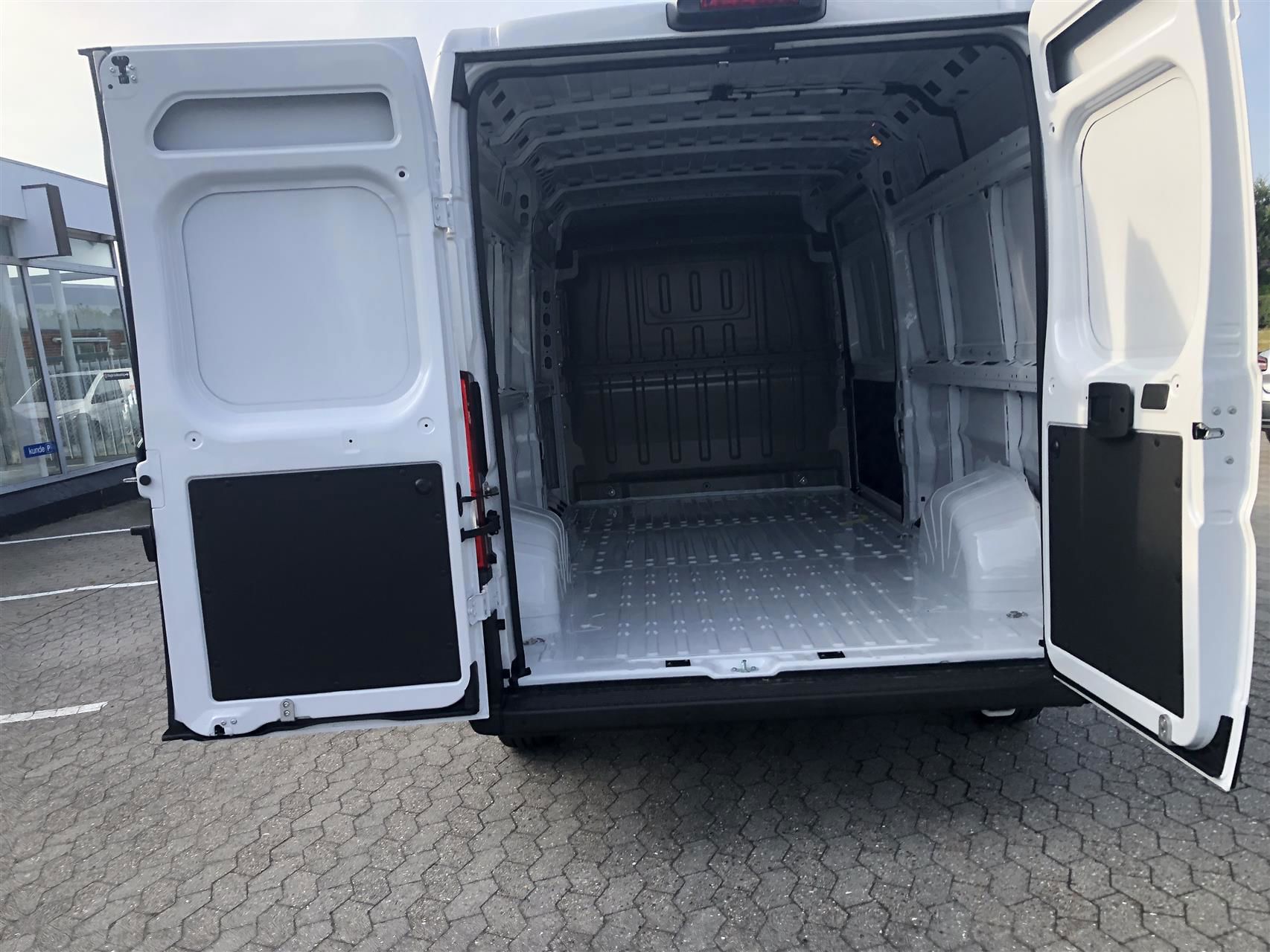 Billede af Citroën Jumper 33 L3H2 2,2 Blue HDi Masterline 140HK Van 6g