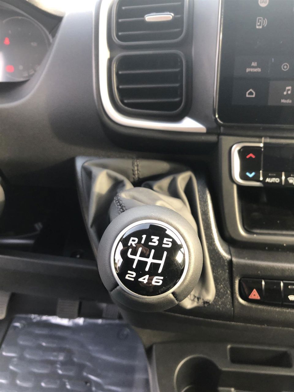 Billede af Citroën Jumper 33 L3H2 2,2 Blue HDi Masterline 140HK Van 6g