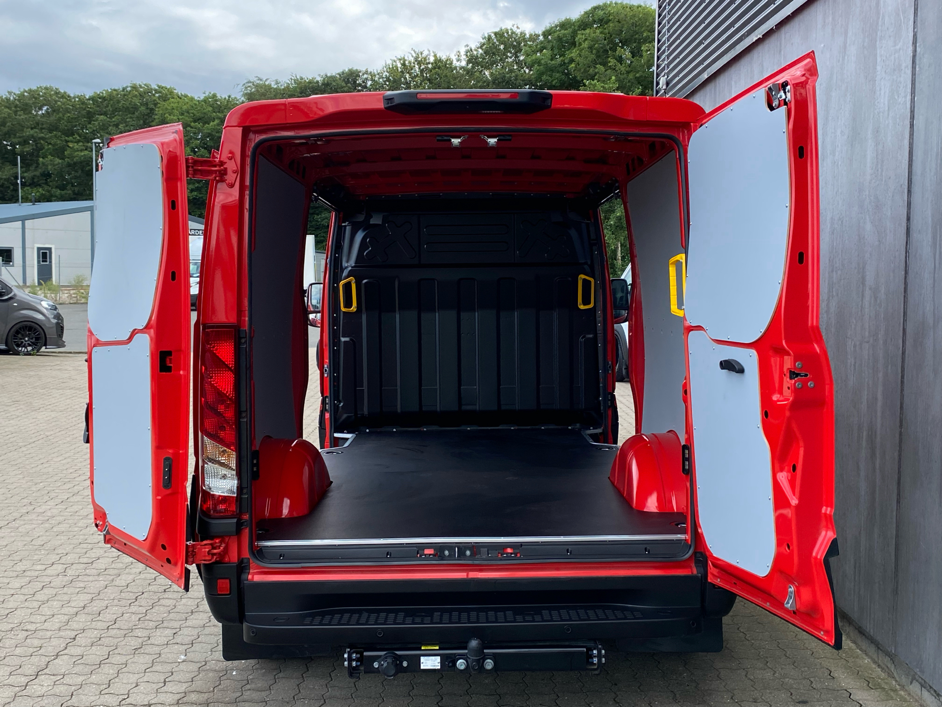 Billede af Iveco Daily 35S18 9m3 3,0 D 180HK Van 8g Aut.