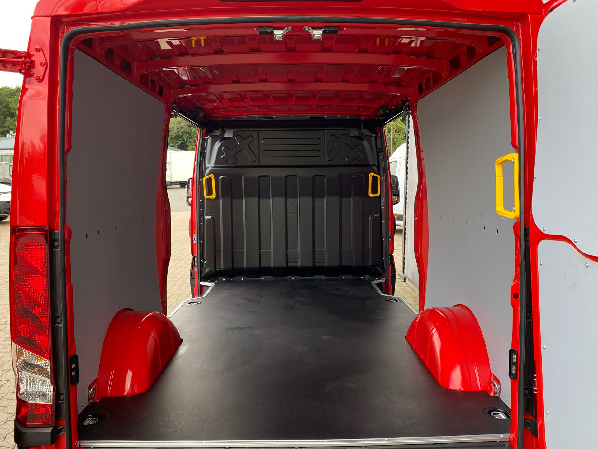 Billede af Iveco Daily 35S18 9m3 3,0 D 180HK Van 8g Aut.