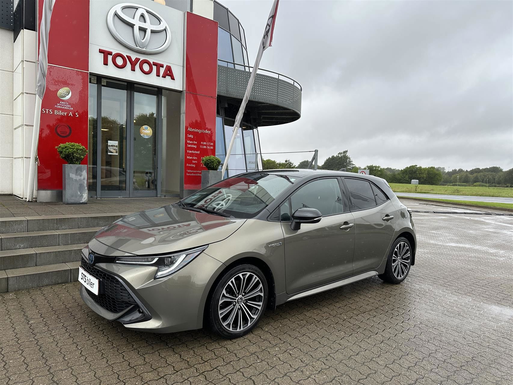 Billede af Toyota Corolla 2,0 Hybrid H3 Premium E-CVT 180HK 5d 6g Aut.