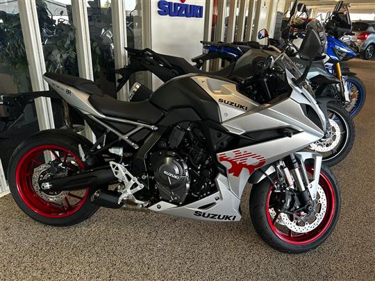 Suzuki GSX-R8 776 83HK 6g