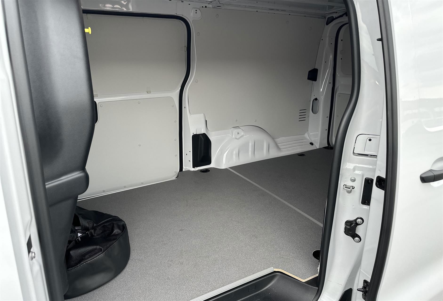 Billede af Toyota Proace Electric Long EL Comfort Master m/ 2 Skydedøre 136HK Van Aut.