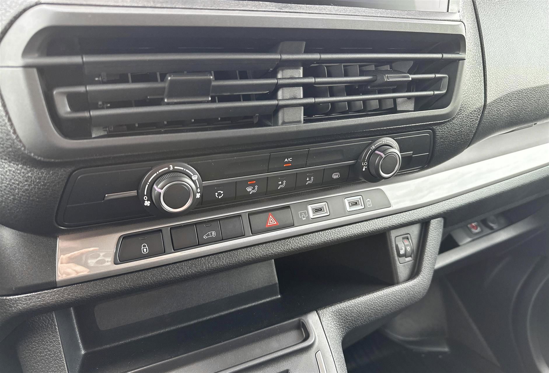 Billede af Toyota Proace Electric Long EL Comfort Master m/ 2 Skydedøre 136HK Van Aut.