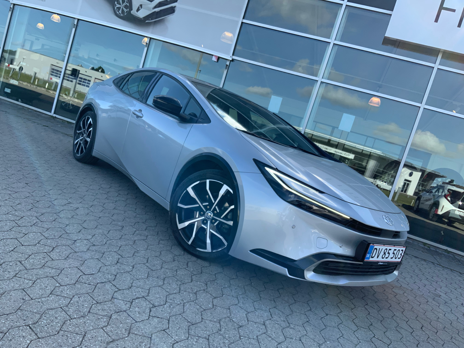 Billede af Toyota Prius Plug-in 2,0 Plugin-hybrid Elegant Panorama 223HK 5d Aut.