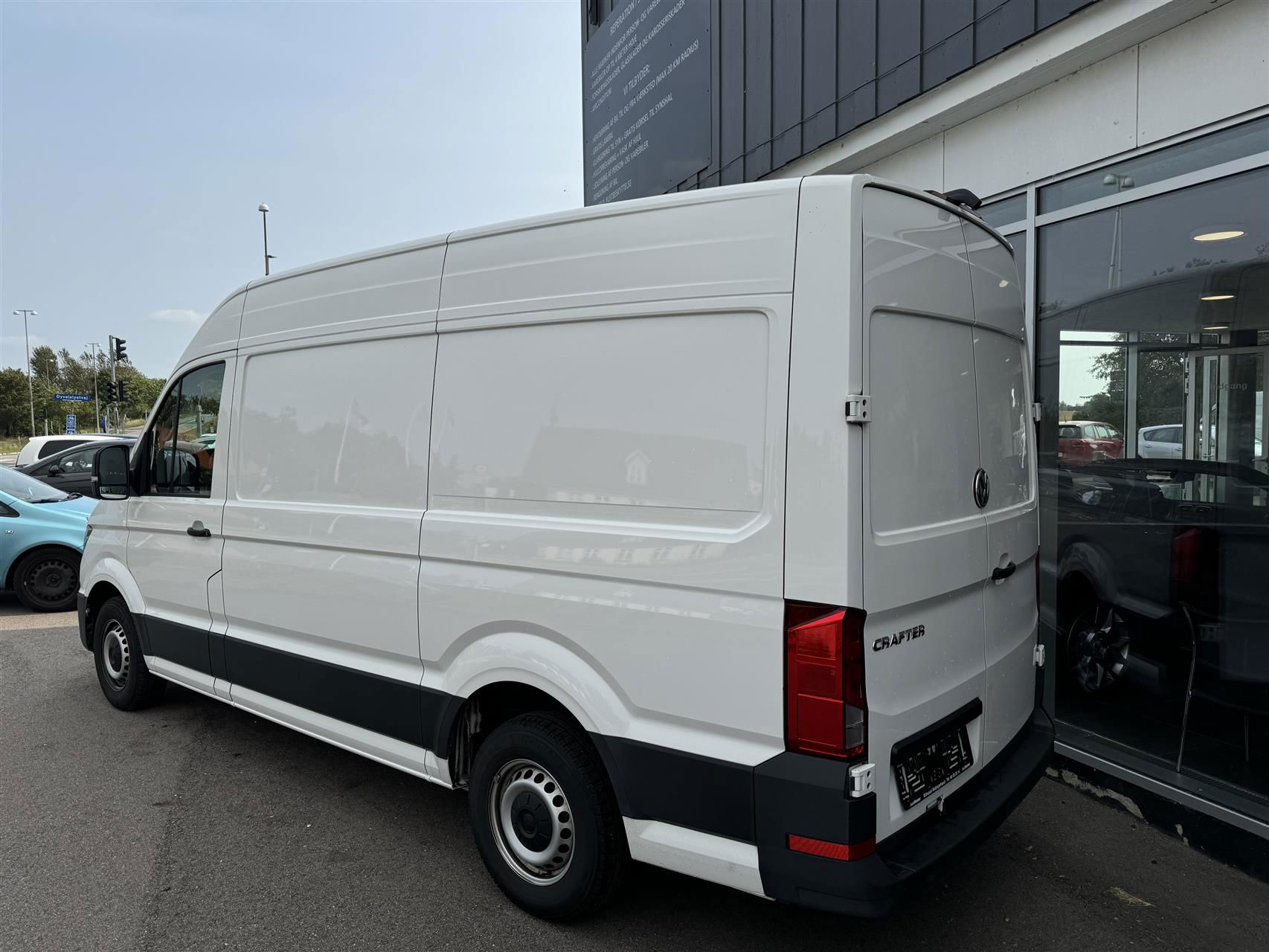 Billede af VW Crafter 35 L3H2 2,0 TDI SCR 140HK Van 8g Aut.