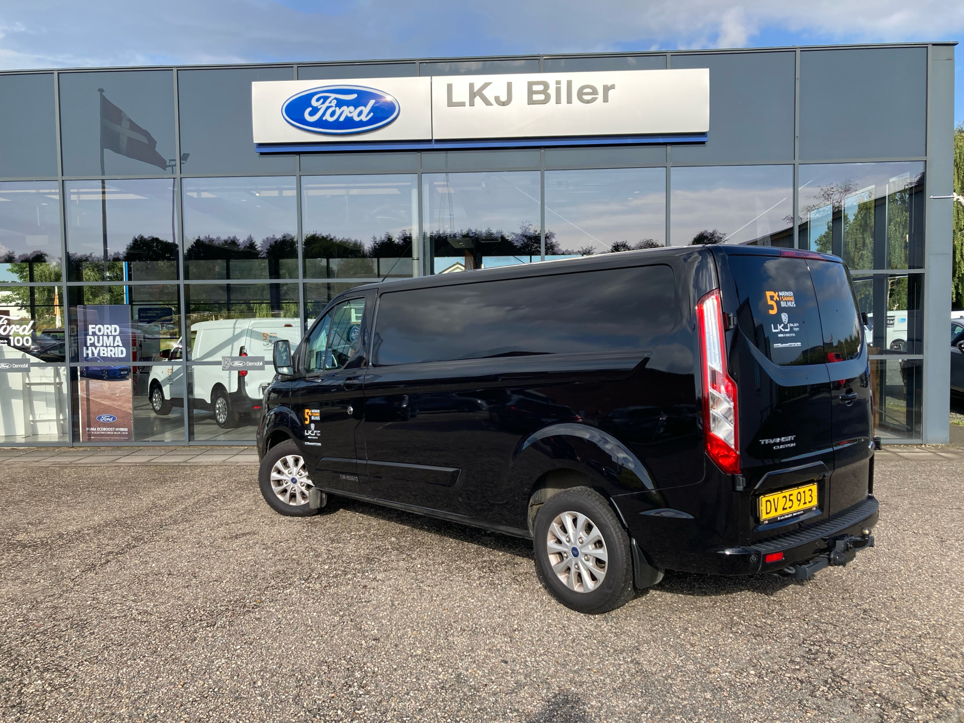 Billede af Ford Transit Custom 300 L2H1 2,0 TDCi Limited 170HK Van 6g Aut.