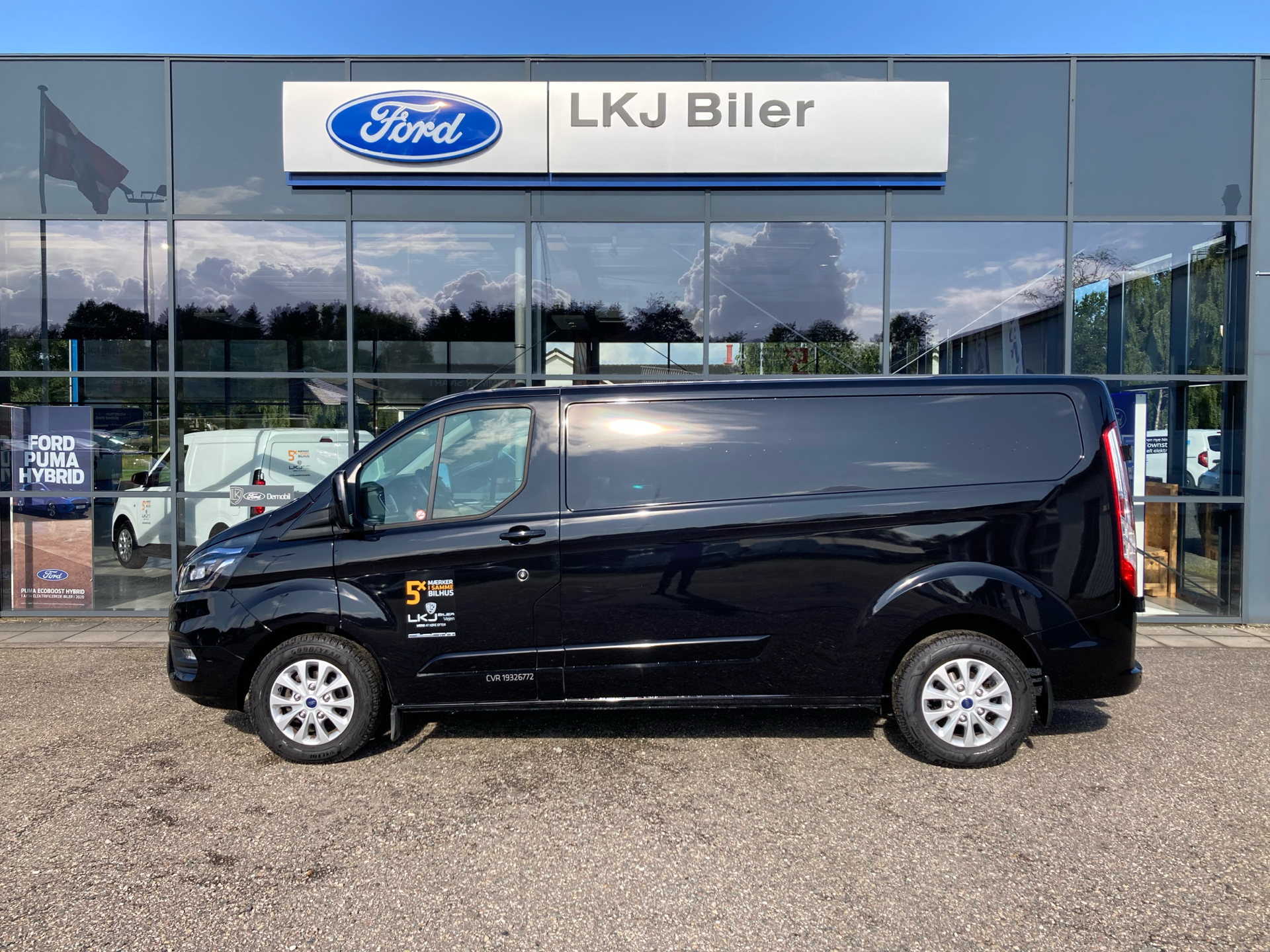 Billede af Ford Transit Custom 300 L2H1 2,0 TDCi Limited 170HK Van 6g Aut.