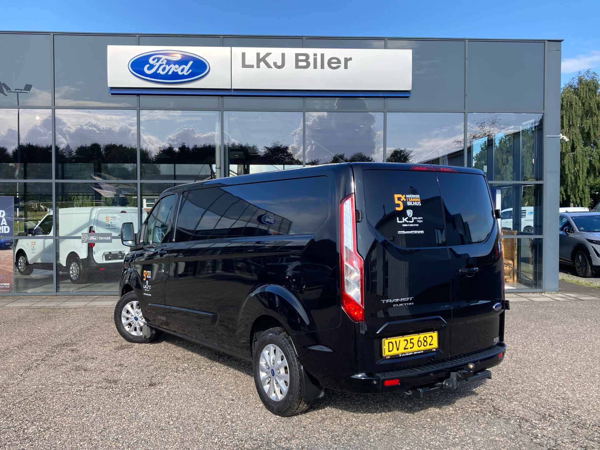 Billede af Ford Transit Custom 300 L2H1 2,0 TDCi Limited 170HK Van 6g Aut.