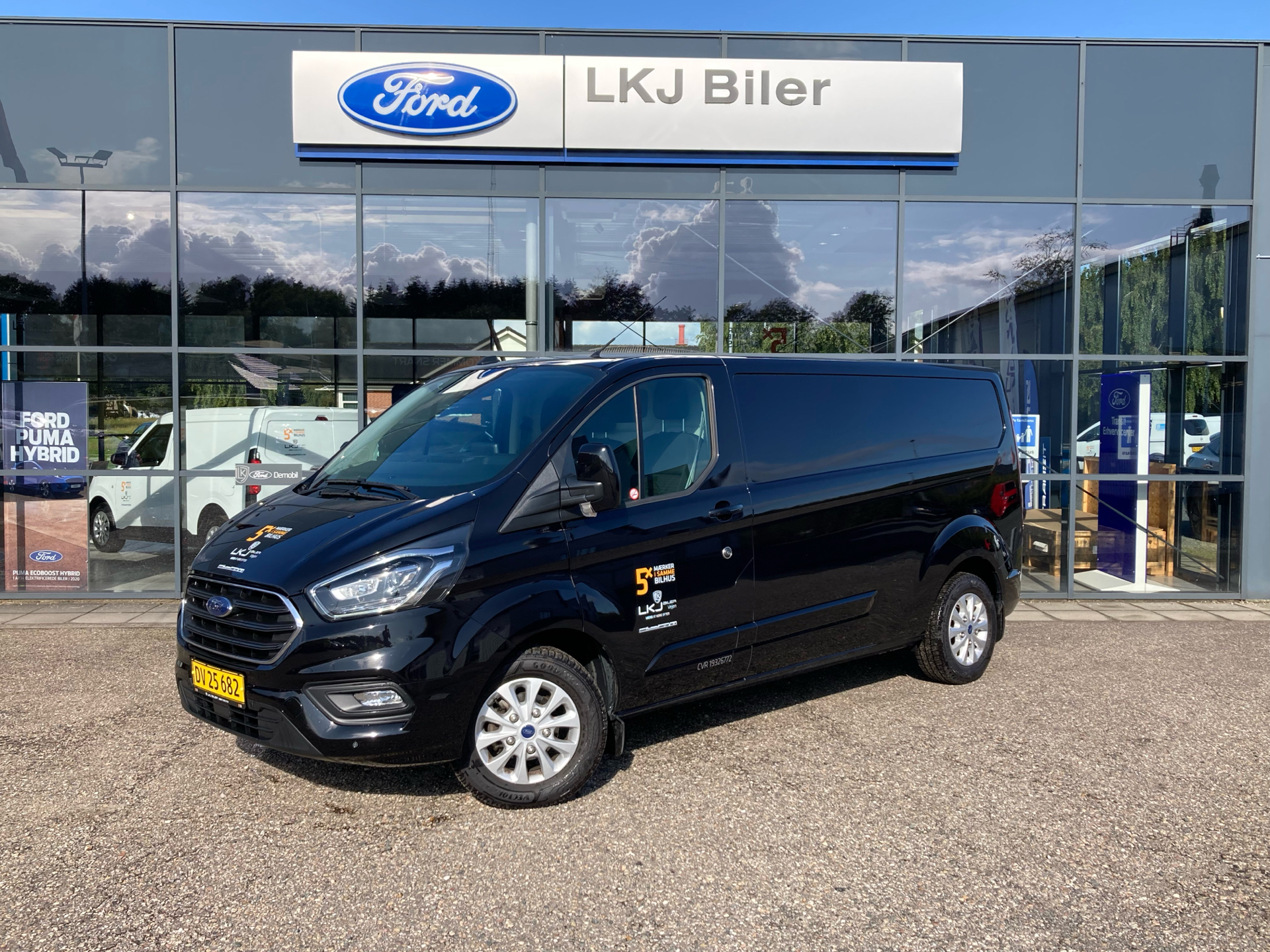 Billede af Ford Transit Custom 300 L2H1 2,0 TDCi Limited 170HK Van 6g Aut.