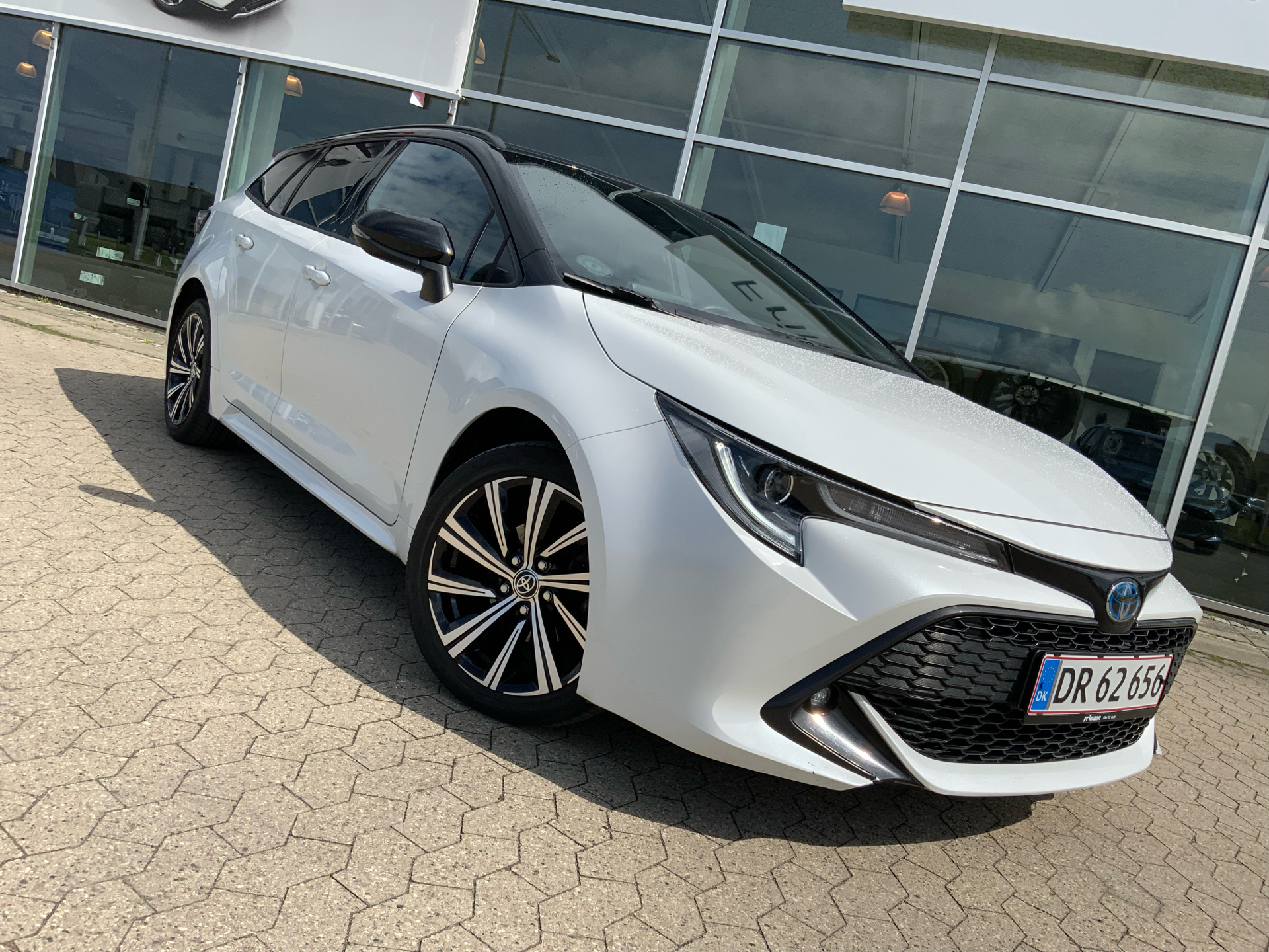 Billede af Toyota Corolla Touring Sports 1,8 Hybrid Active Premium E-CVT 122HK Stc Trinl. Gear