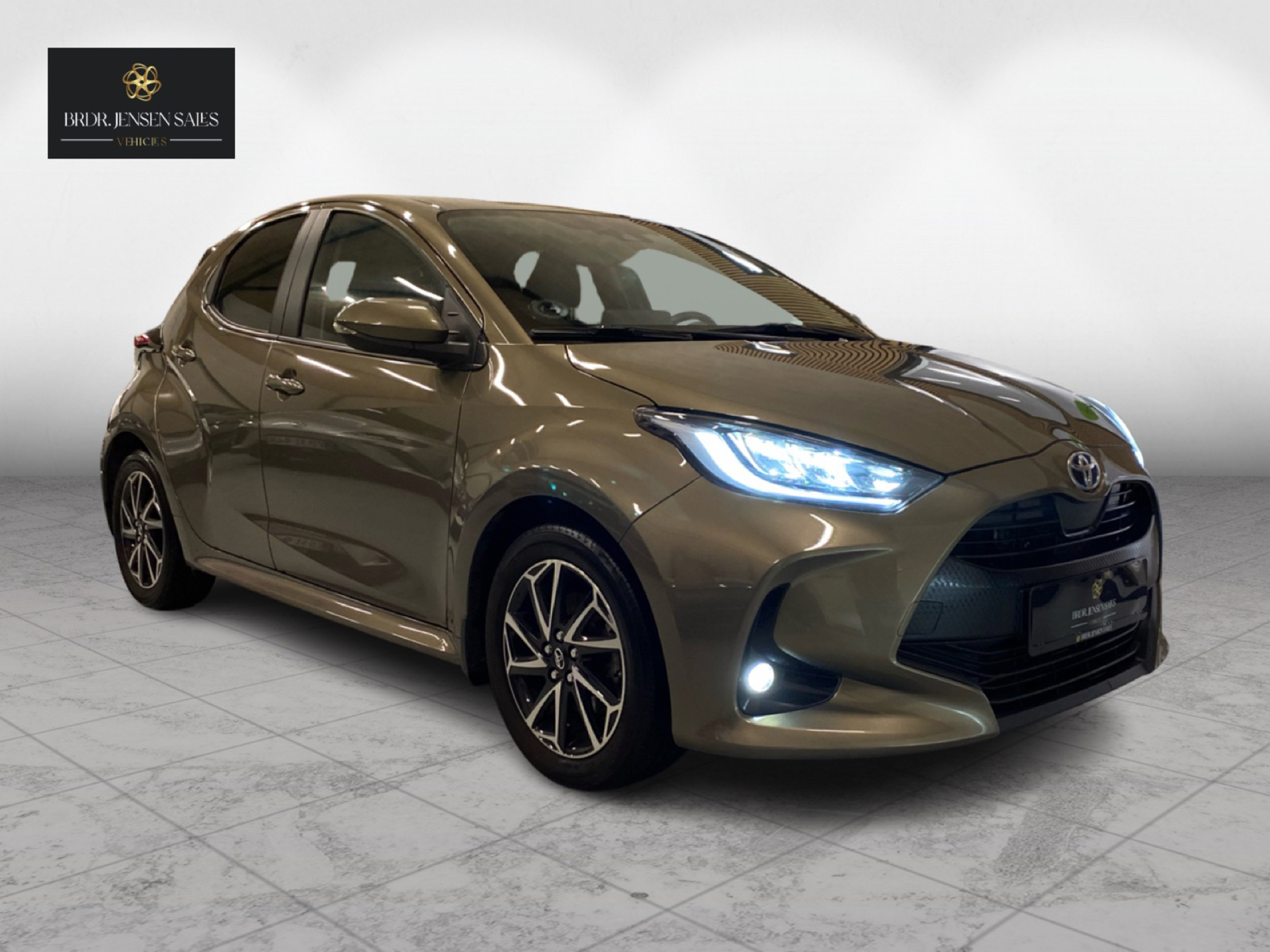 Billede af Toyota Yaris 1,5 Hybrid Active Technology Plus Design 116HK 5d Trinl. Gear