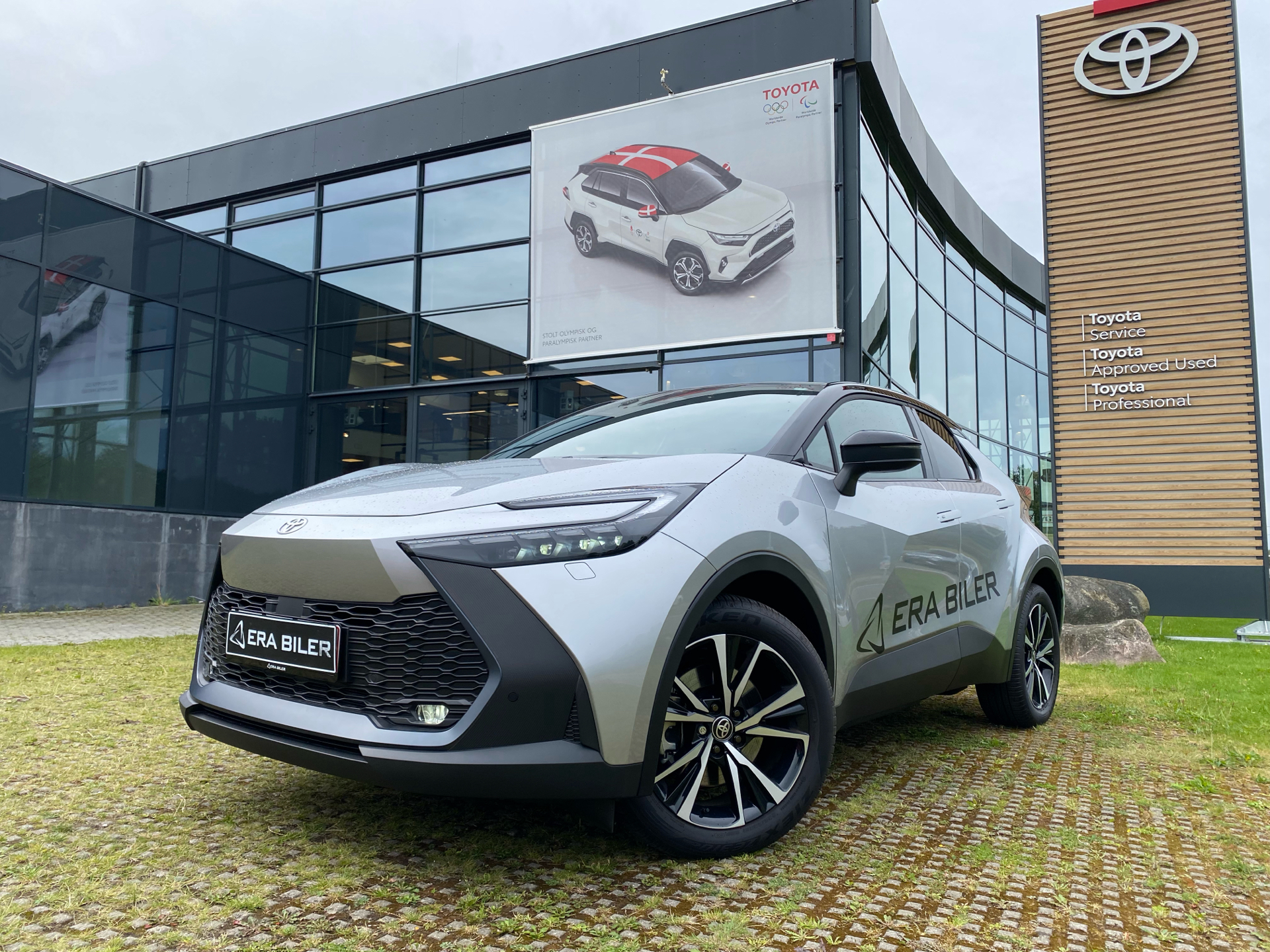 Billede af Toyota C-HR 2,0 Plugin-hybrid Style Smart Bi-tone E-CVT 223HK 5d Trinl. Gear