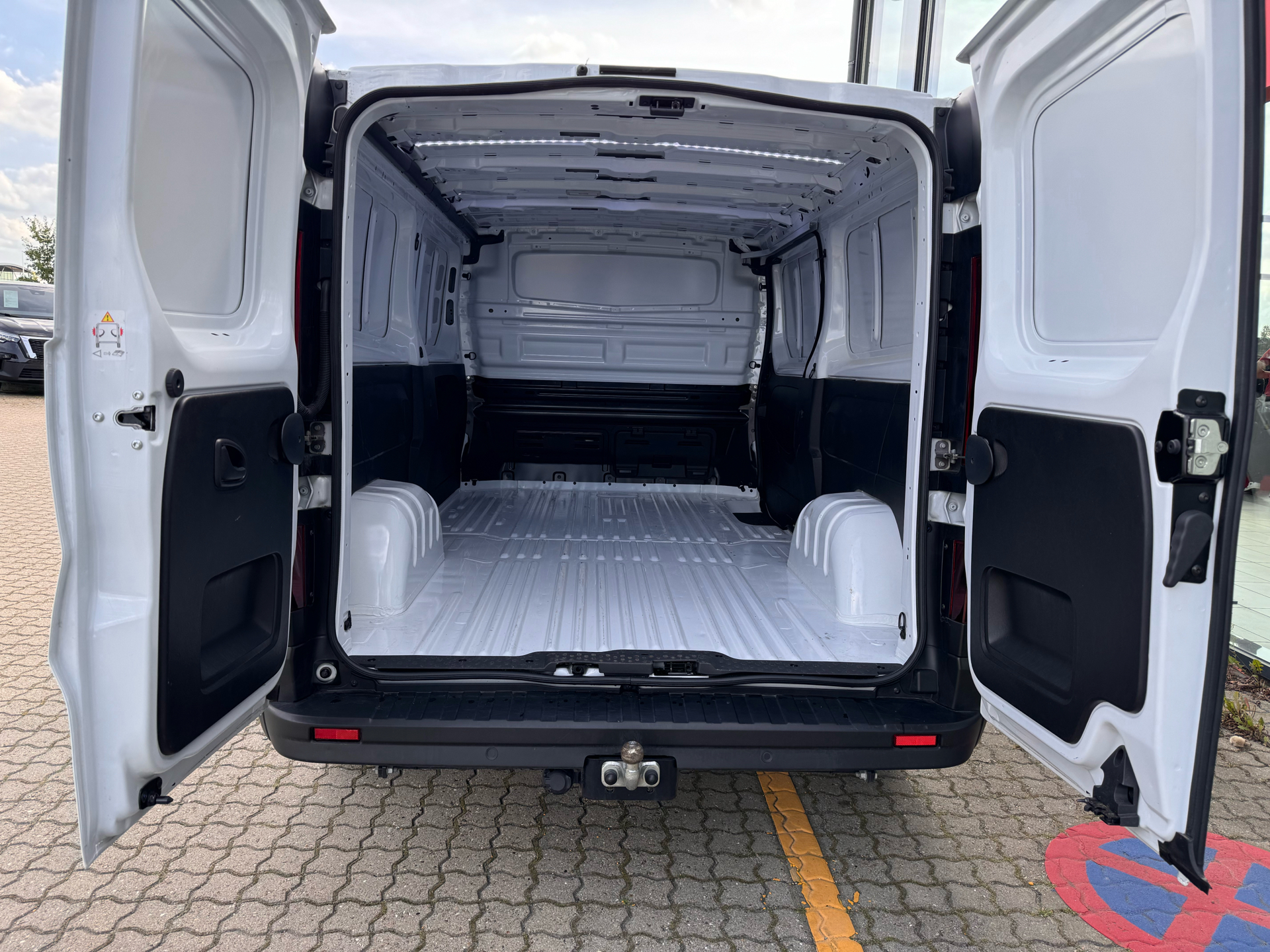 Billede af Nissan Primastar L2H1 2,0 DCi N-Connecta 150HK Van 6g