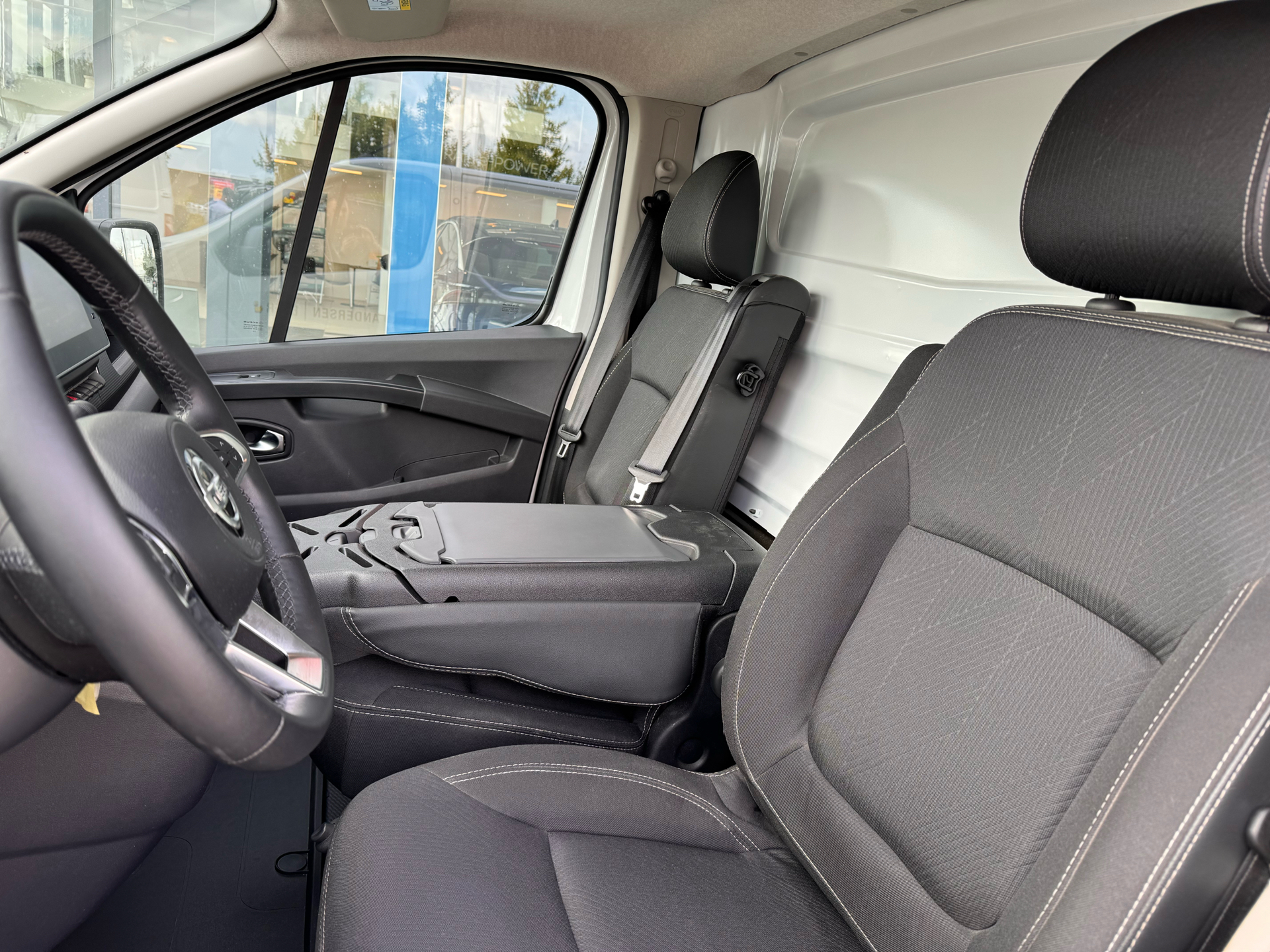Billede af Nissan Primastar L2H1 2,0 DCi N-Connecta 150HK Van 6g