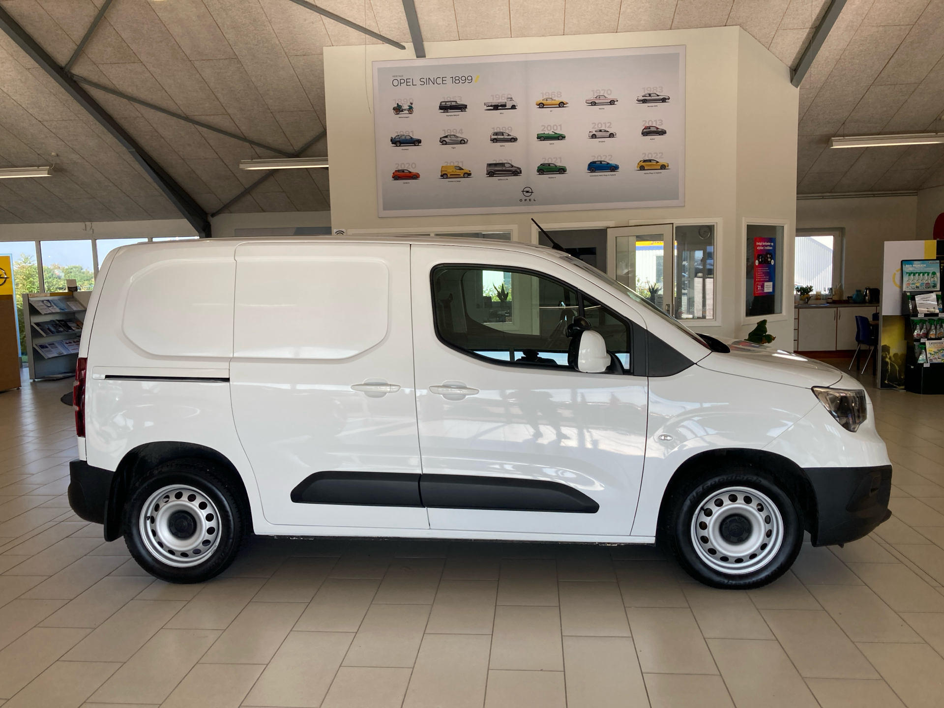 Billede af Opel Combo L1V1 1,5 D Enjoy EAT8 130HK Van 8g Aut.