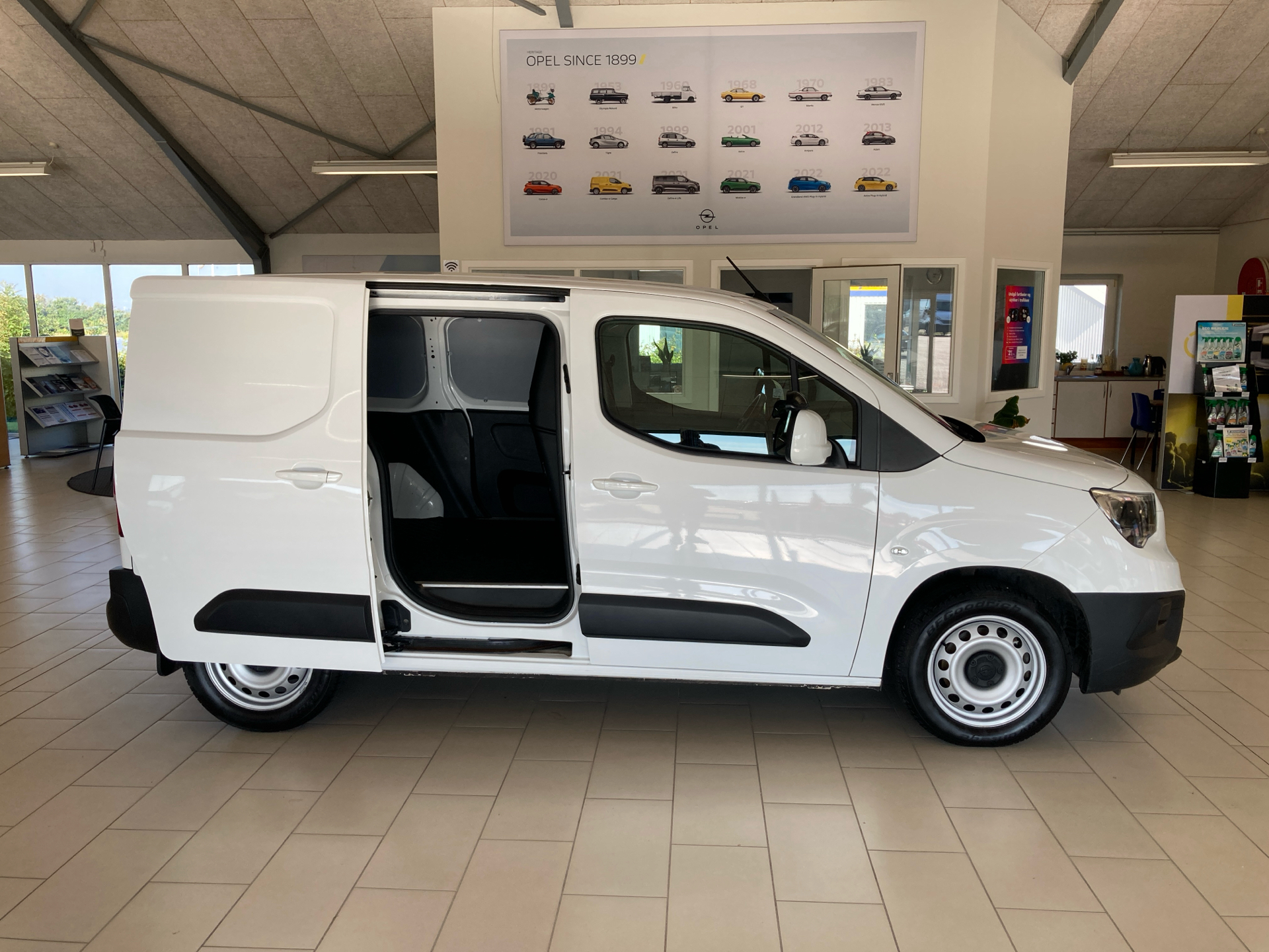 Billede af Opel Combo L1V1 1,5 D Enjoy EAT8 130HK Van 8g Aut.