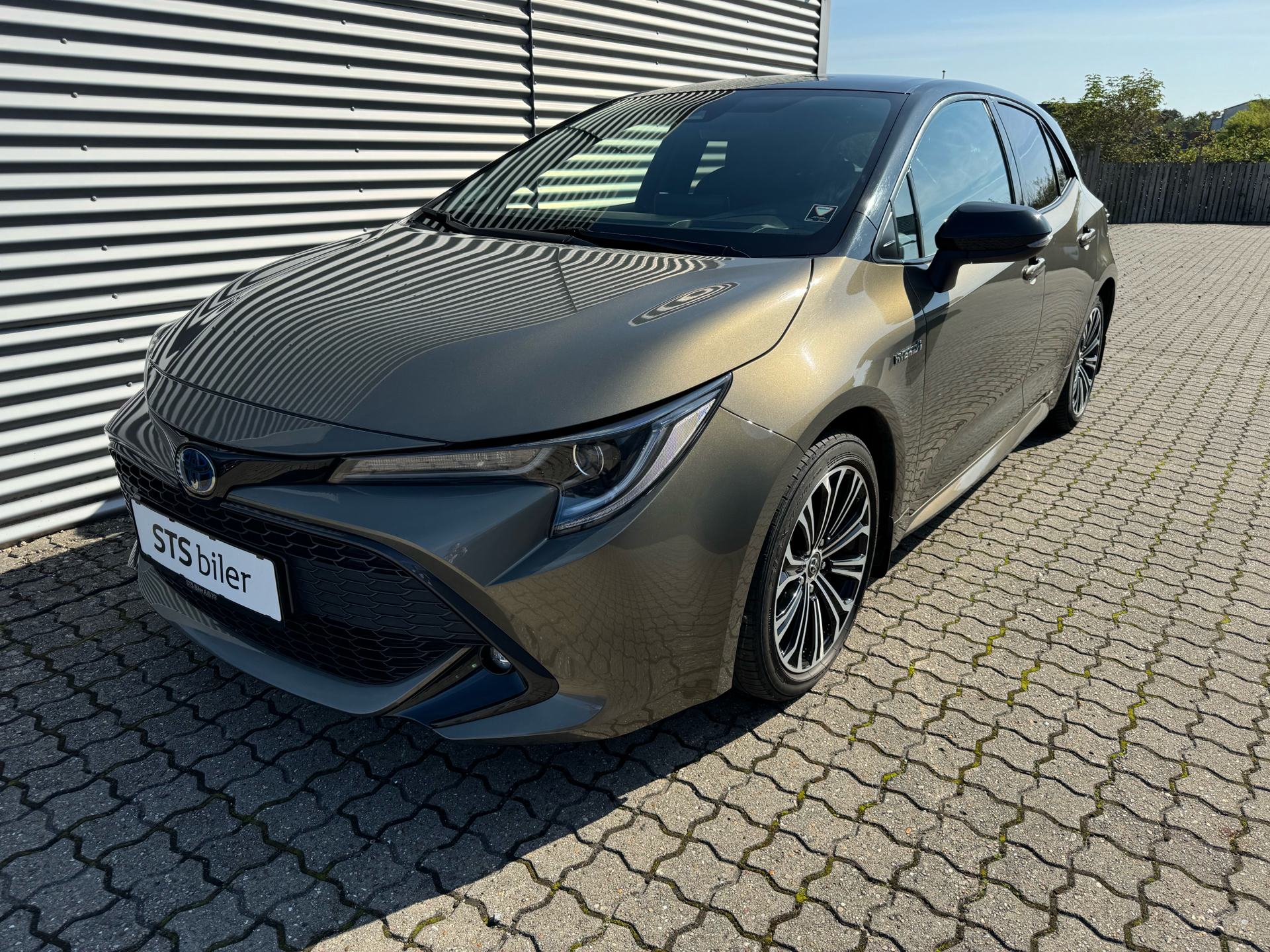 Billede af Toyota Corolla 2,0 Hybrid H3 Premium E-CVT 180HK 5d 6g Aut.