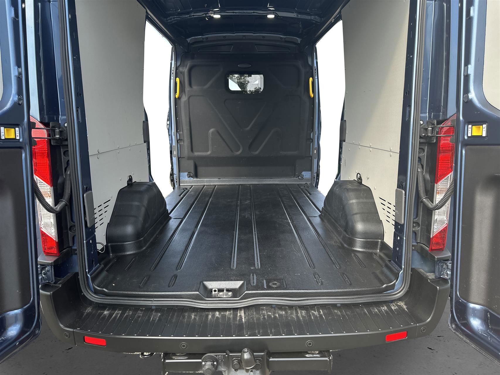 Billede af Ford Transit 350 L2H2 2,0 TDCi Limited 170HK Van 6g Aut.