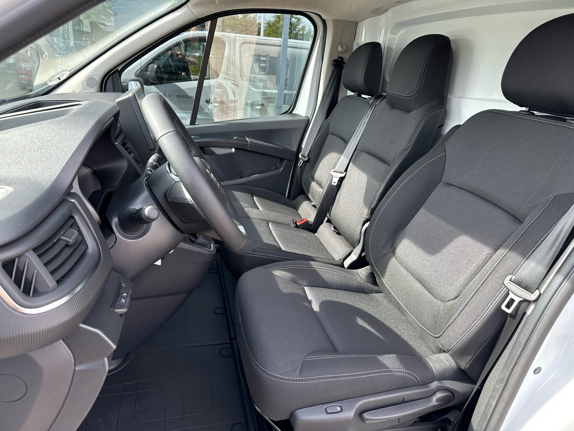 Billede af Nissan Primastar L2H1 2,0 DCi N-Connecta 150HK Van 6g Aut.