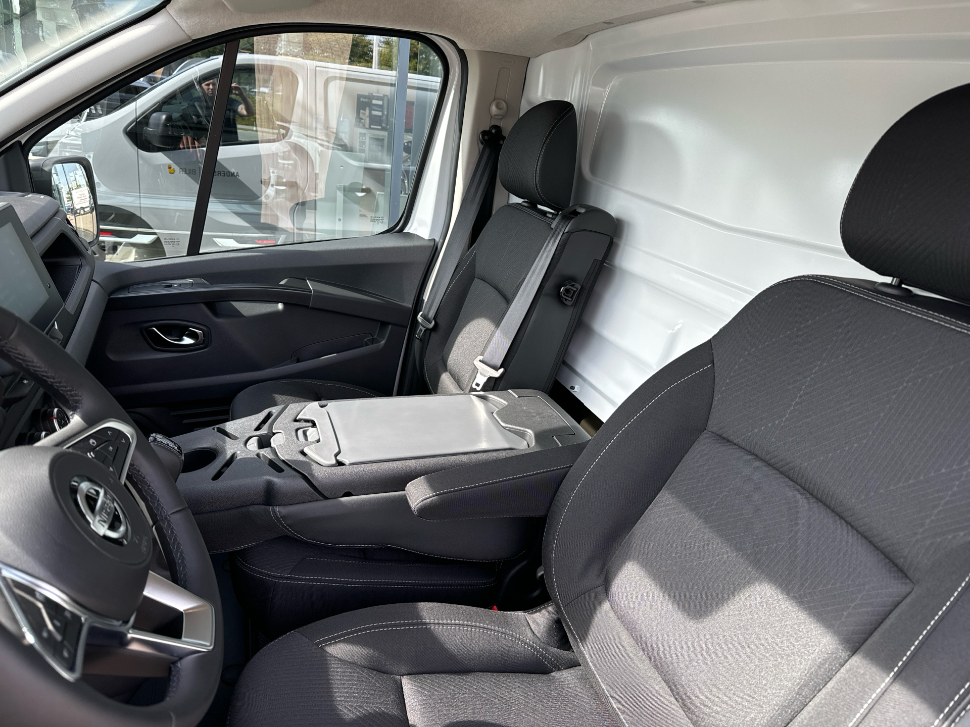 Billede af Nissan Primastar L2H1 2,0 DCi N-Connecta 150HK Van 6g Aut.