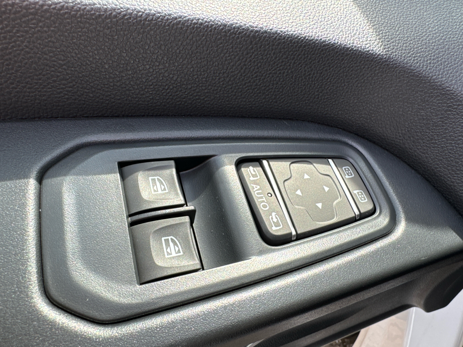 Billede af Nissan Primastar L2H1 2,0 DCi N-Connecta 150HK Van 6g Aut.