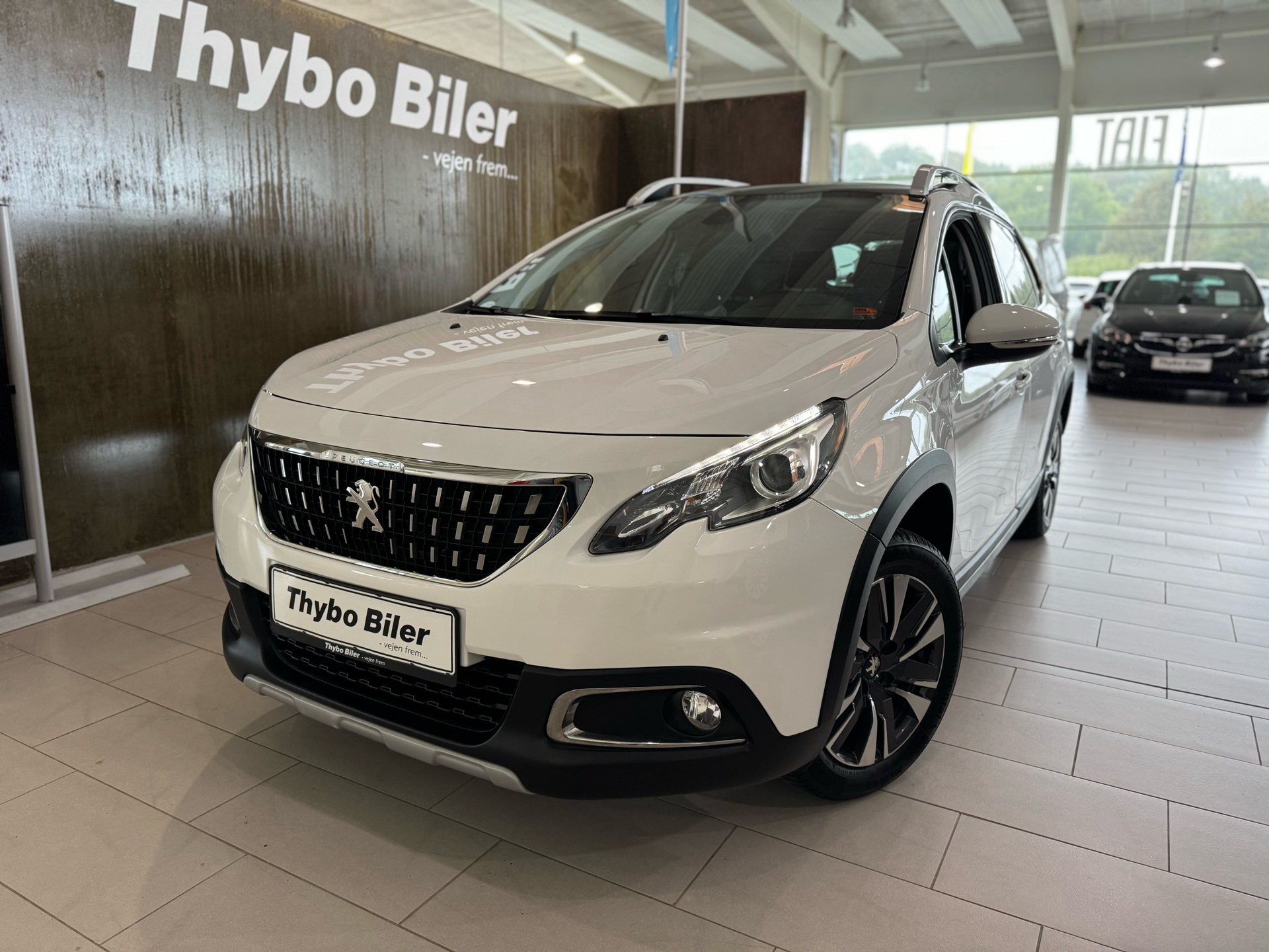 Billede af Peugeot 2008 1,2 e-THP Allure Sky 110HK