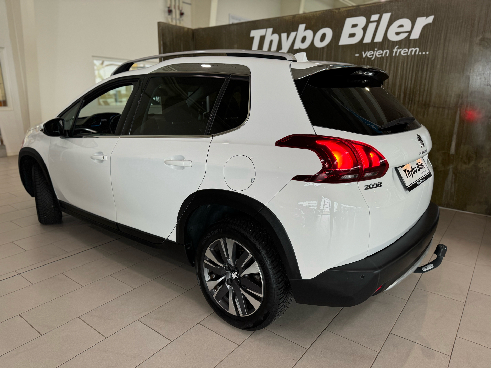 Billede af Peugeot 2008 1,2 e-THP Allure Sky 110HK