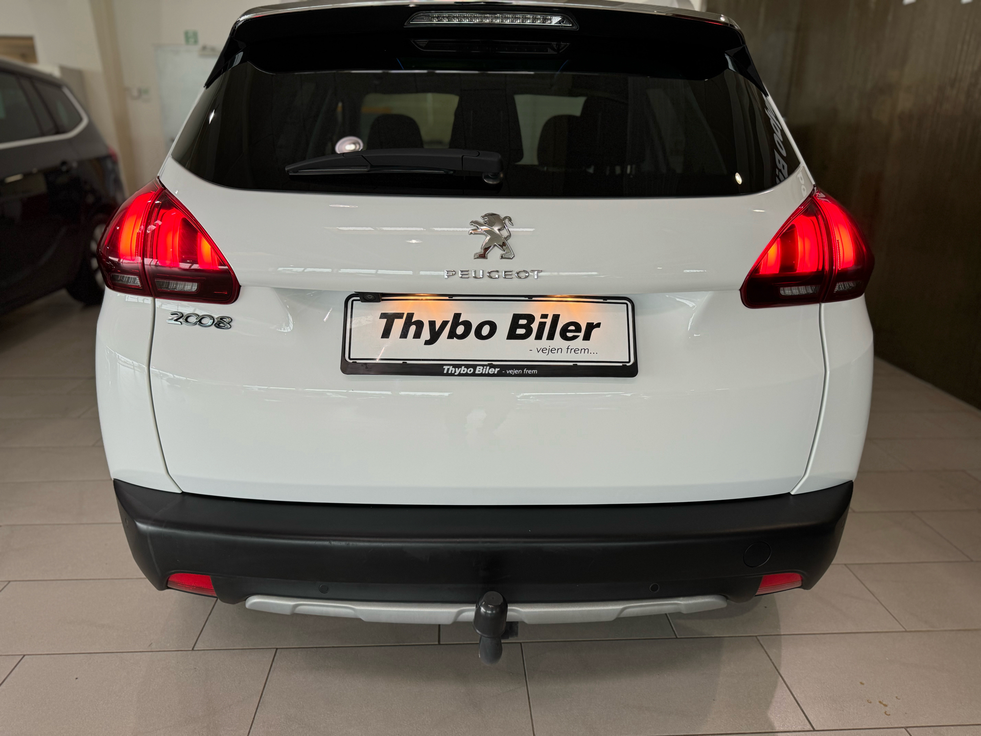 Billede af Peugeot 2008 1,2 e-THP Allure Sky 110HK