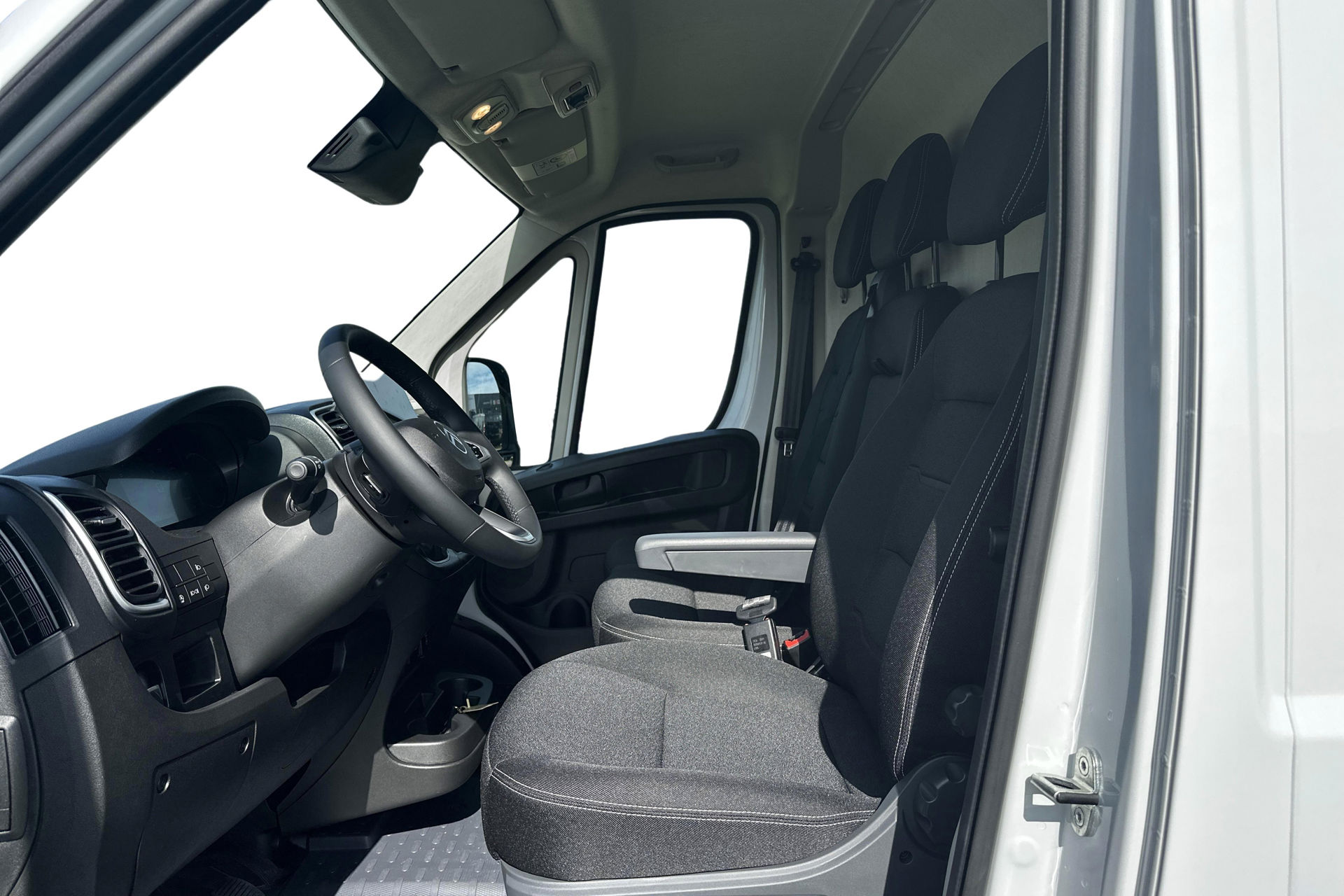 Billede af Citroën Jumper 35 L2H2 2,2 Blue HDi Masterline EAT8 140HK Van 8g Aut.