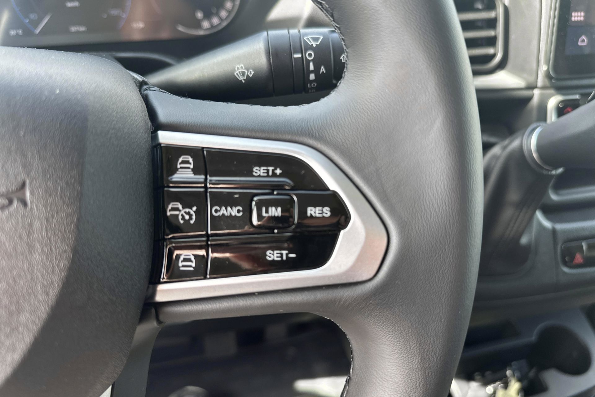 Billede af Citroën Jumper 35 L2H2 2,2 Blue HDi Masterline EAT8 140HK Van 8g Aut.