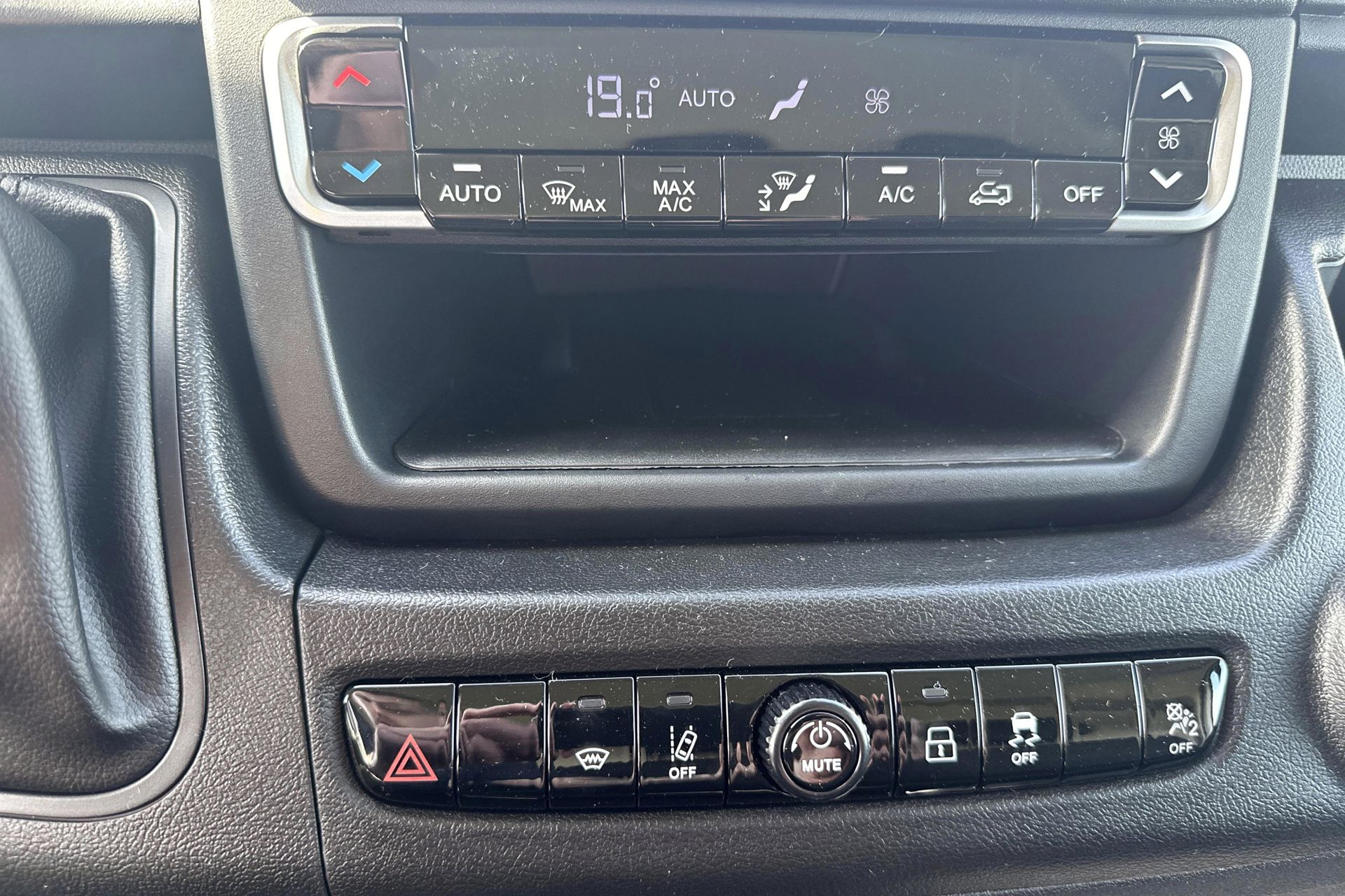 Billede af Citroën Jumper 35 L2H2 2,2 Blue HDi Masterline EAT8 140HK Van 8g Aut.