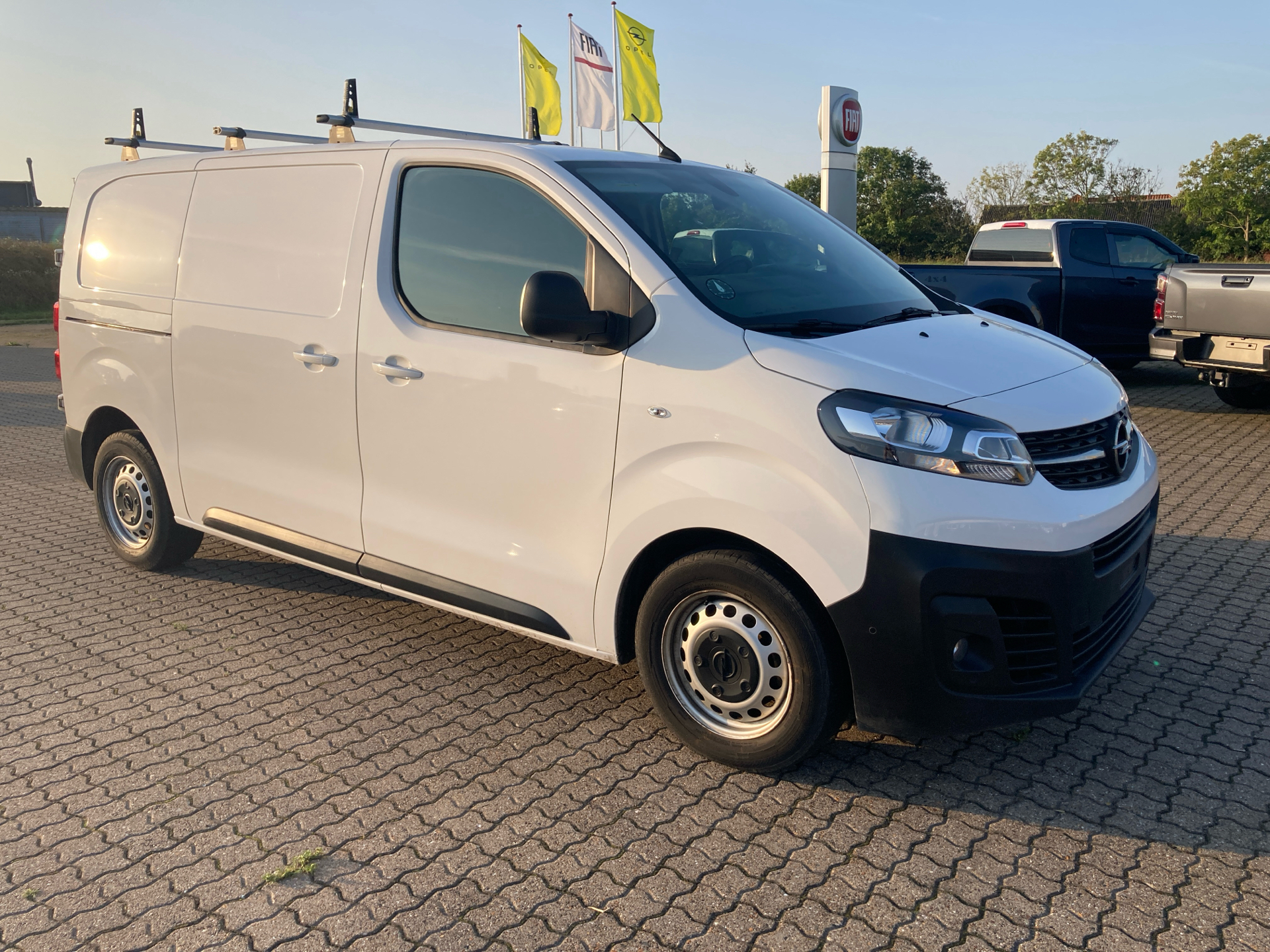 Billede af Opel Vivaro L2V2 2,0 BlueHDi Enjoy AT8 145HK Van 8g Aut.