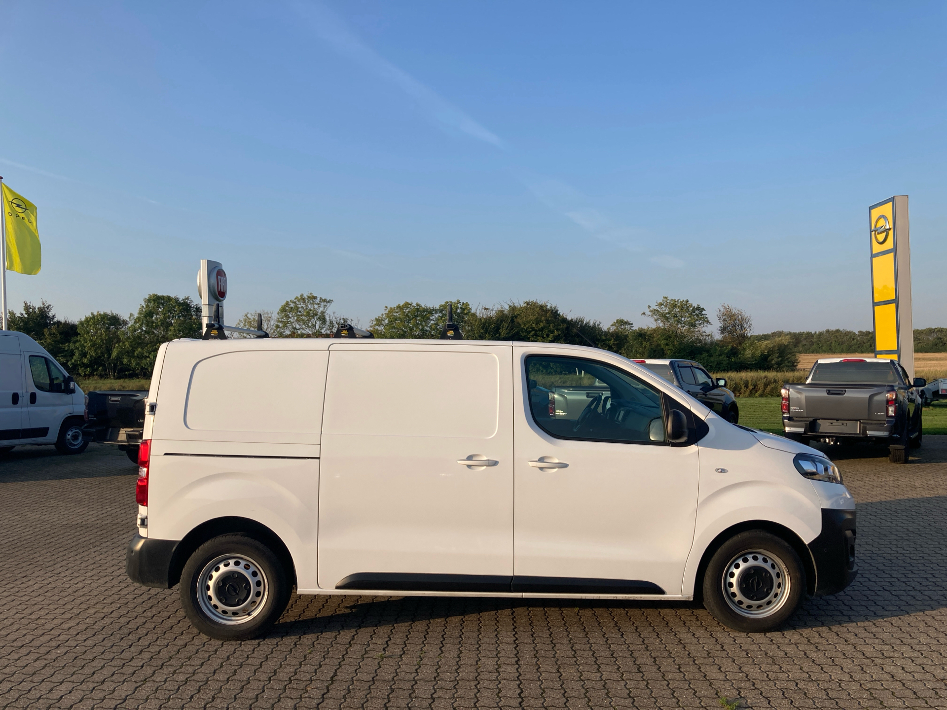 Billede af Opel Vivaro L2V2 2,0 BlueHDi Enjoy AT8 145HK Van 8g Aut.