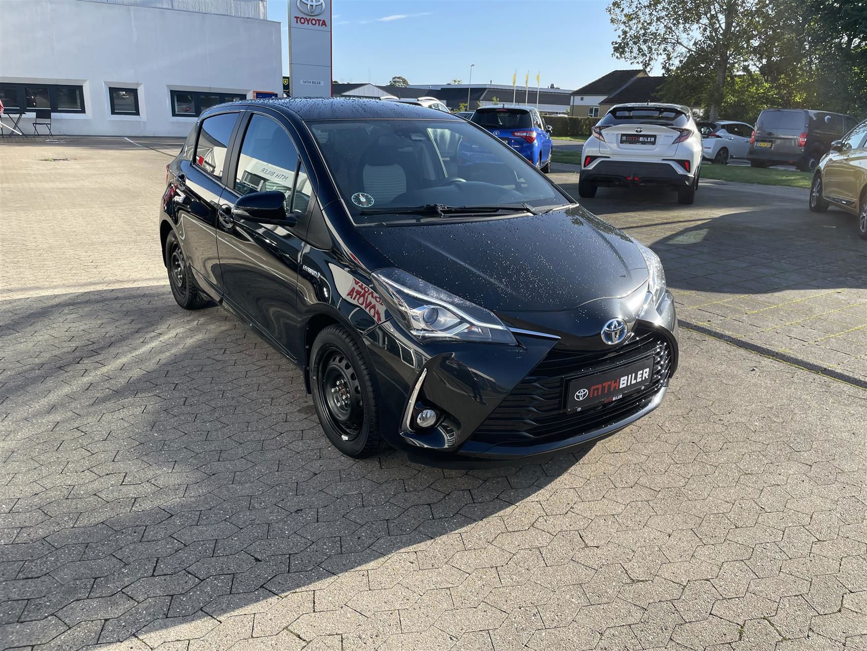 Billede af Toyota Yaris 1,5 Hybrid H2 Limited E-CVT 100HK 5d Trinl. Gear