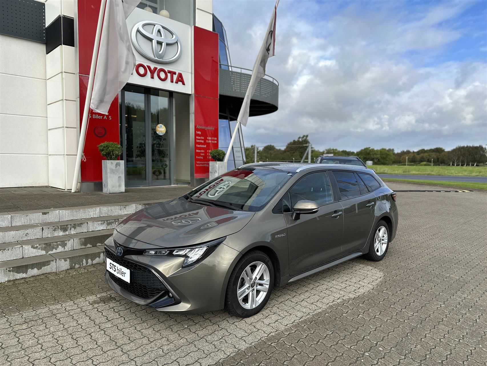 Billede af Toyota Corolla Touring Sports 2,0 Hybrid H3 Smart E-CVT 180HK Stc 6g Aut.