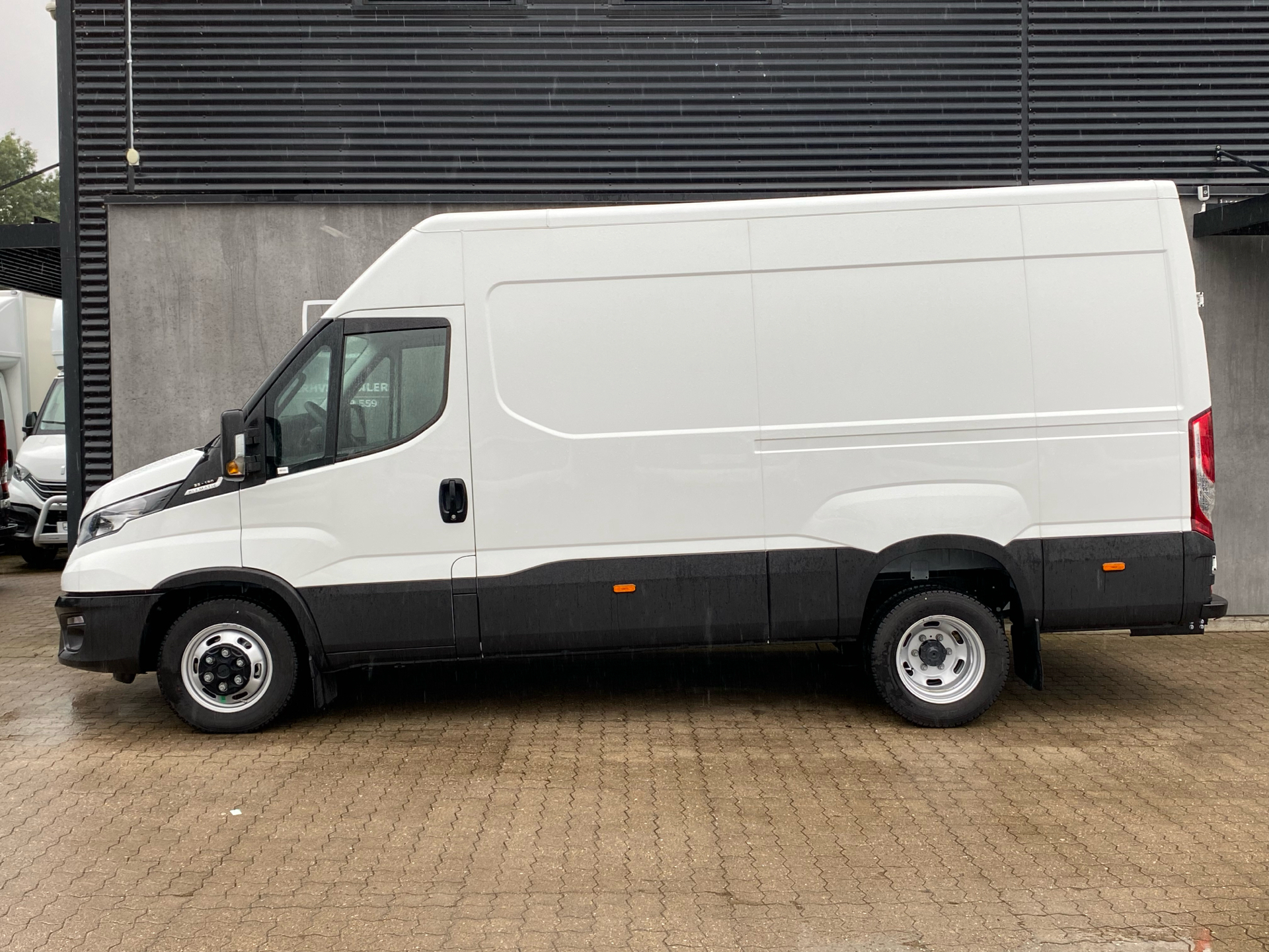 Billede af Iveco Daily 35C18 12m3 3,0 D Hi-Matic 180HK Van 8g Aut.