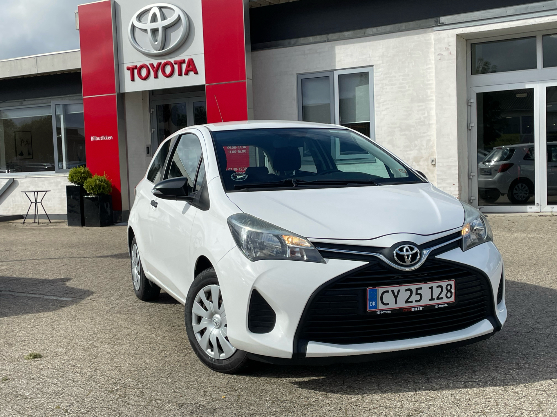 Billede af Toyota Yaris 1,0 VVT-I T1 69HK 3d